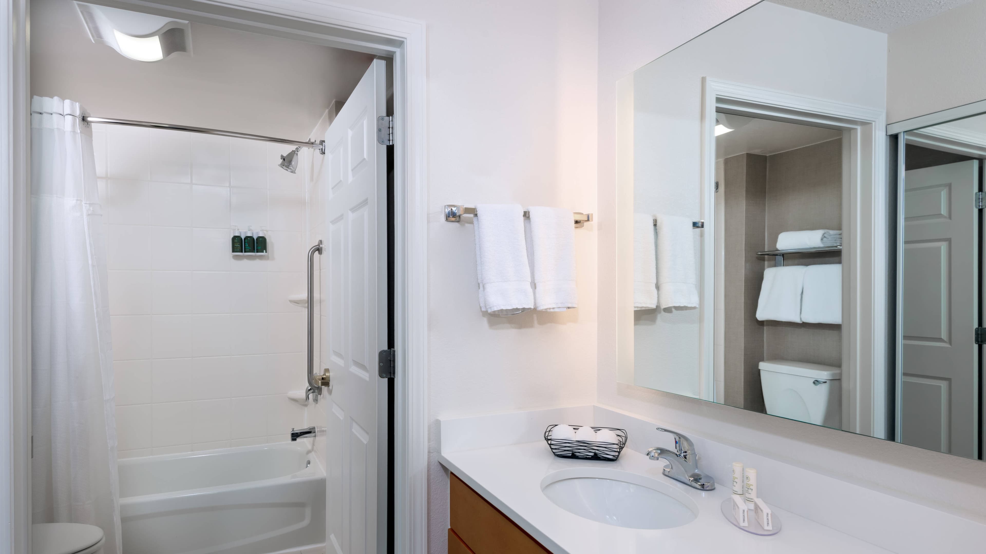 1 Bedroom 2 room Suite - Image 8