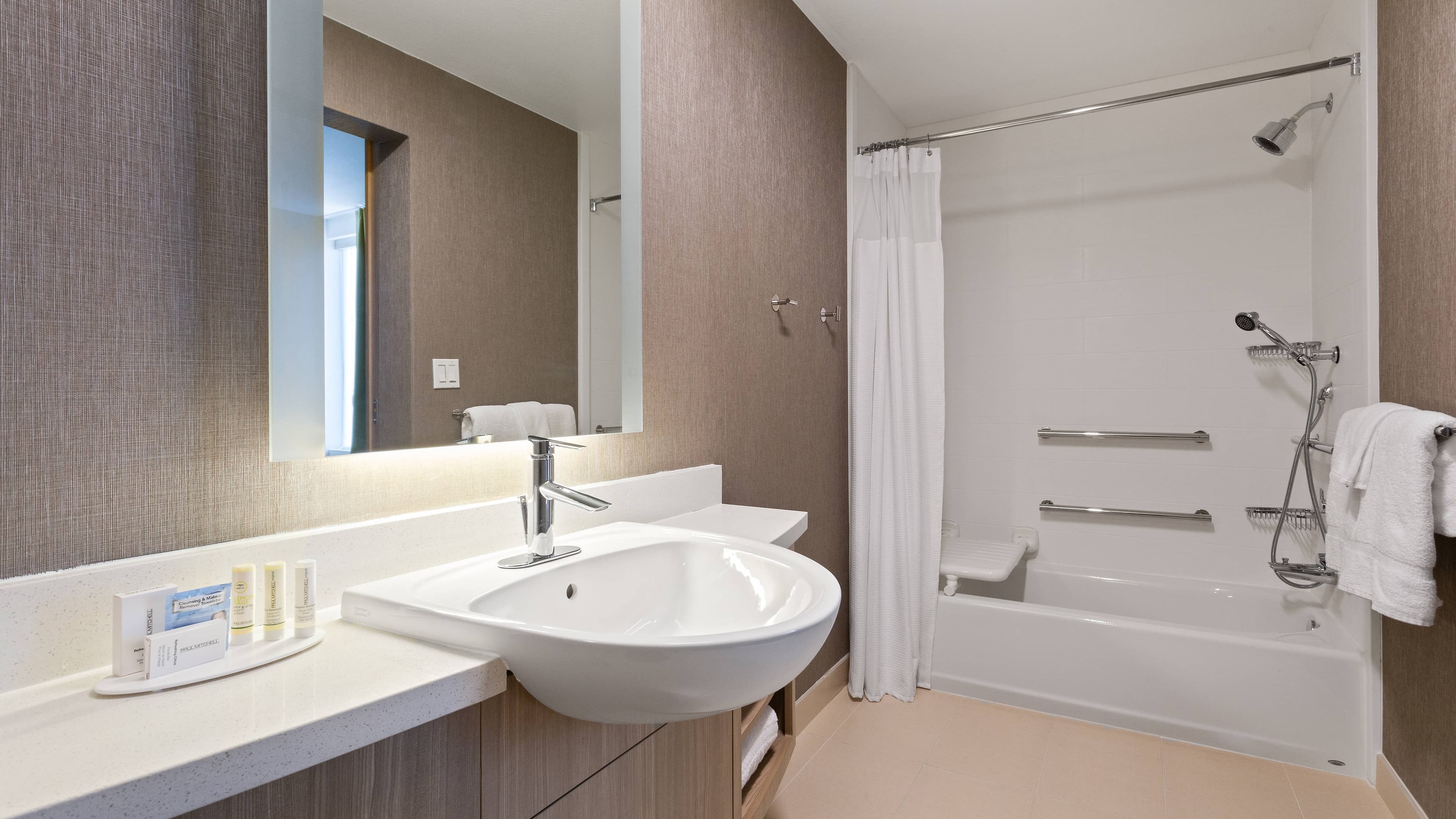 Larger Suite - Image 3