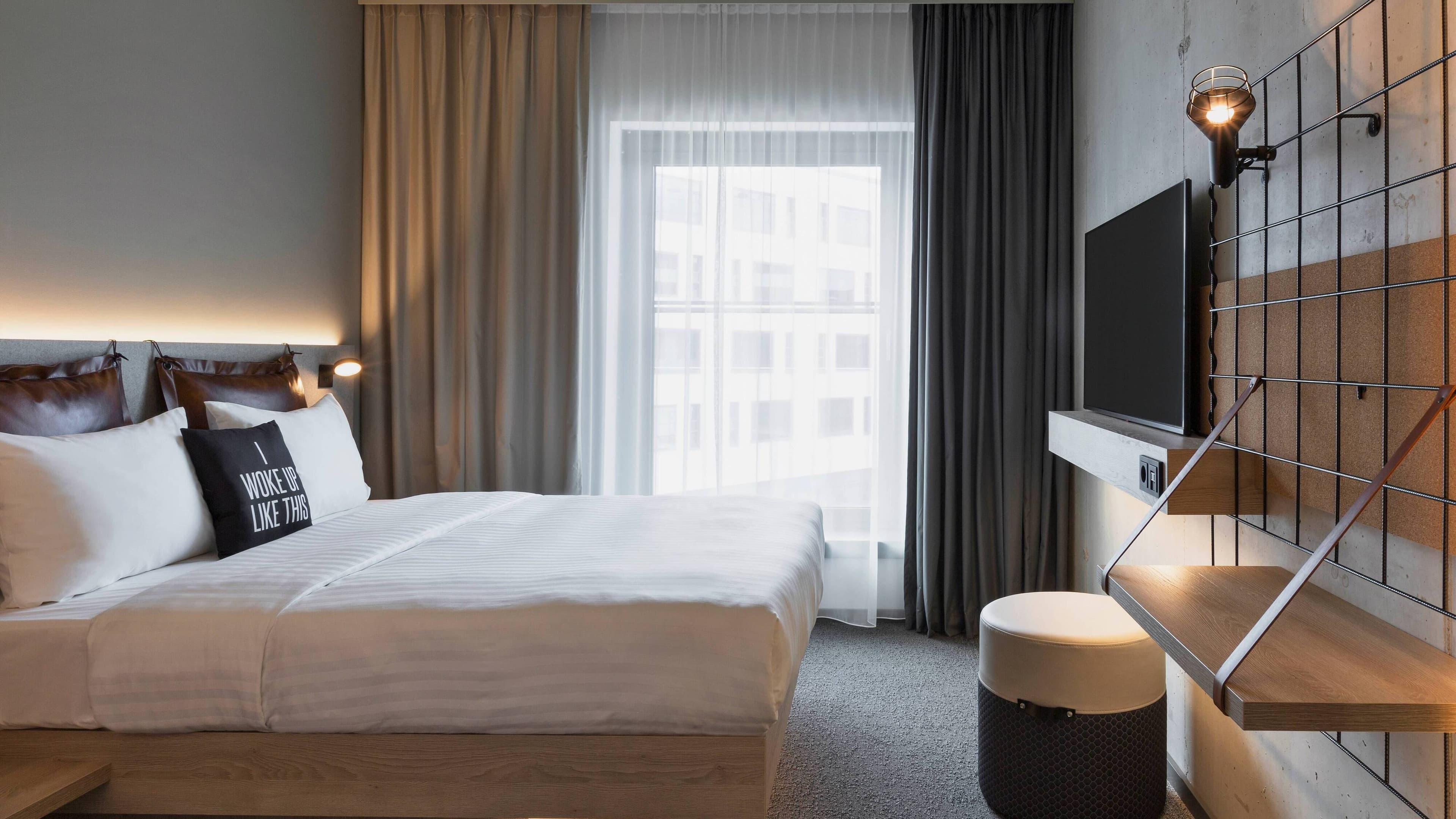 Moxy Sleeper Queen - Image 1