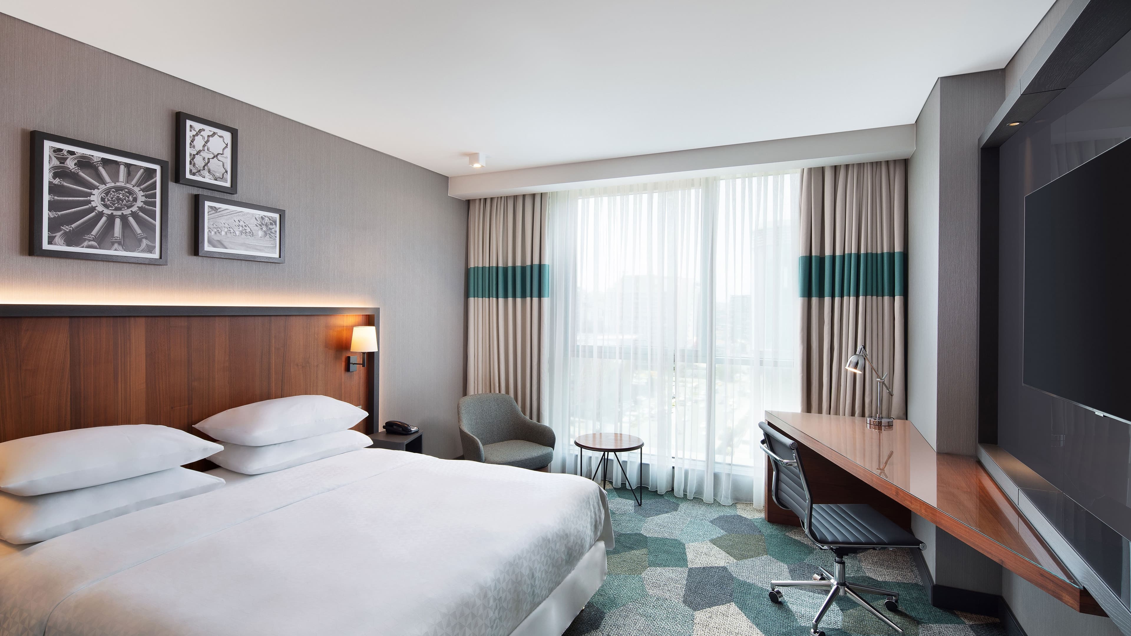 Deluxe King Room - Image 1