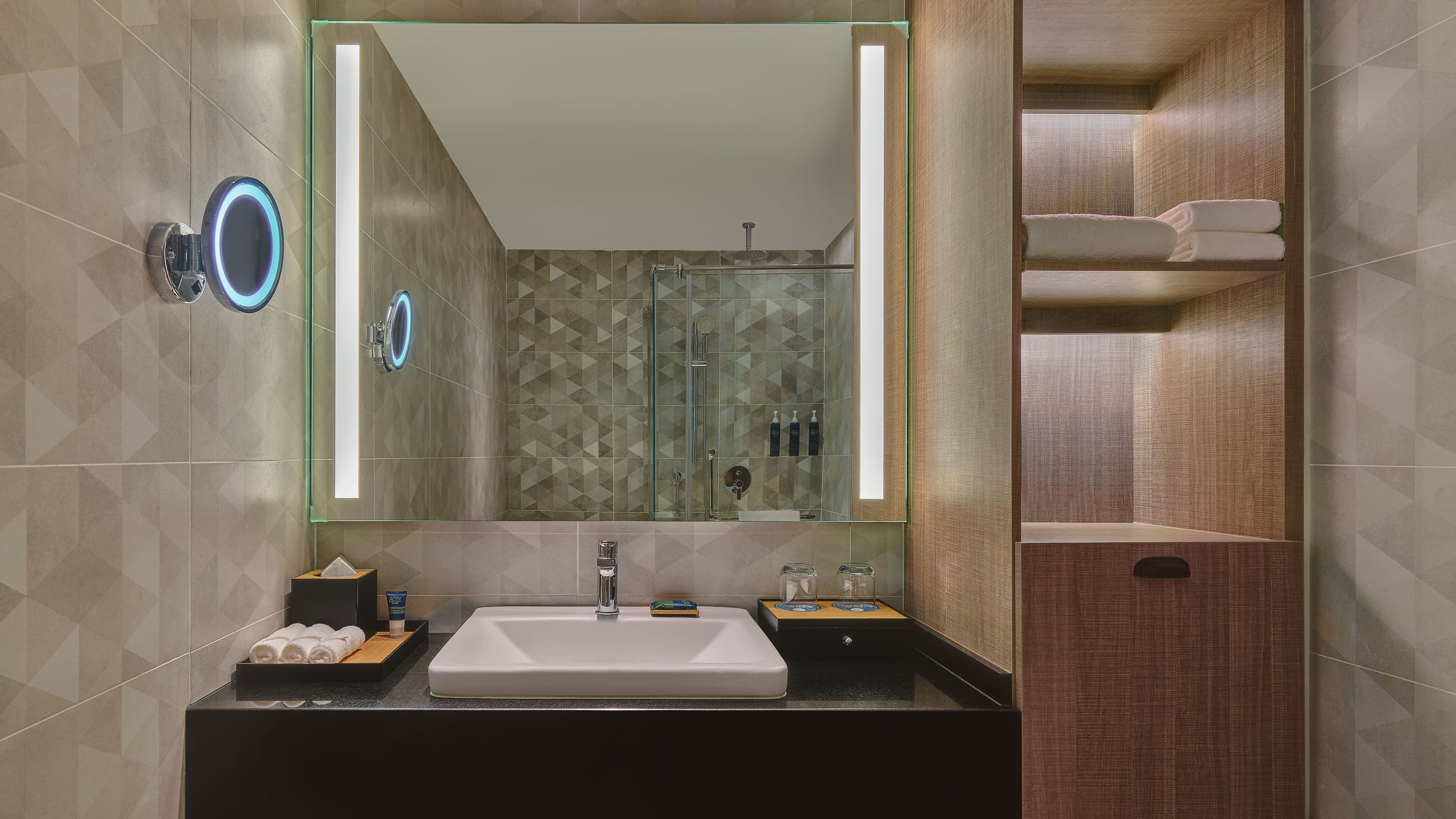 Deluxe Twin Room - Image 2