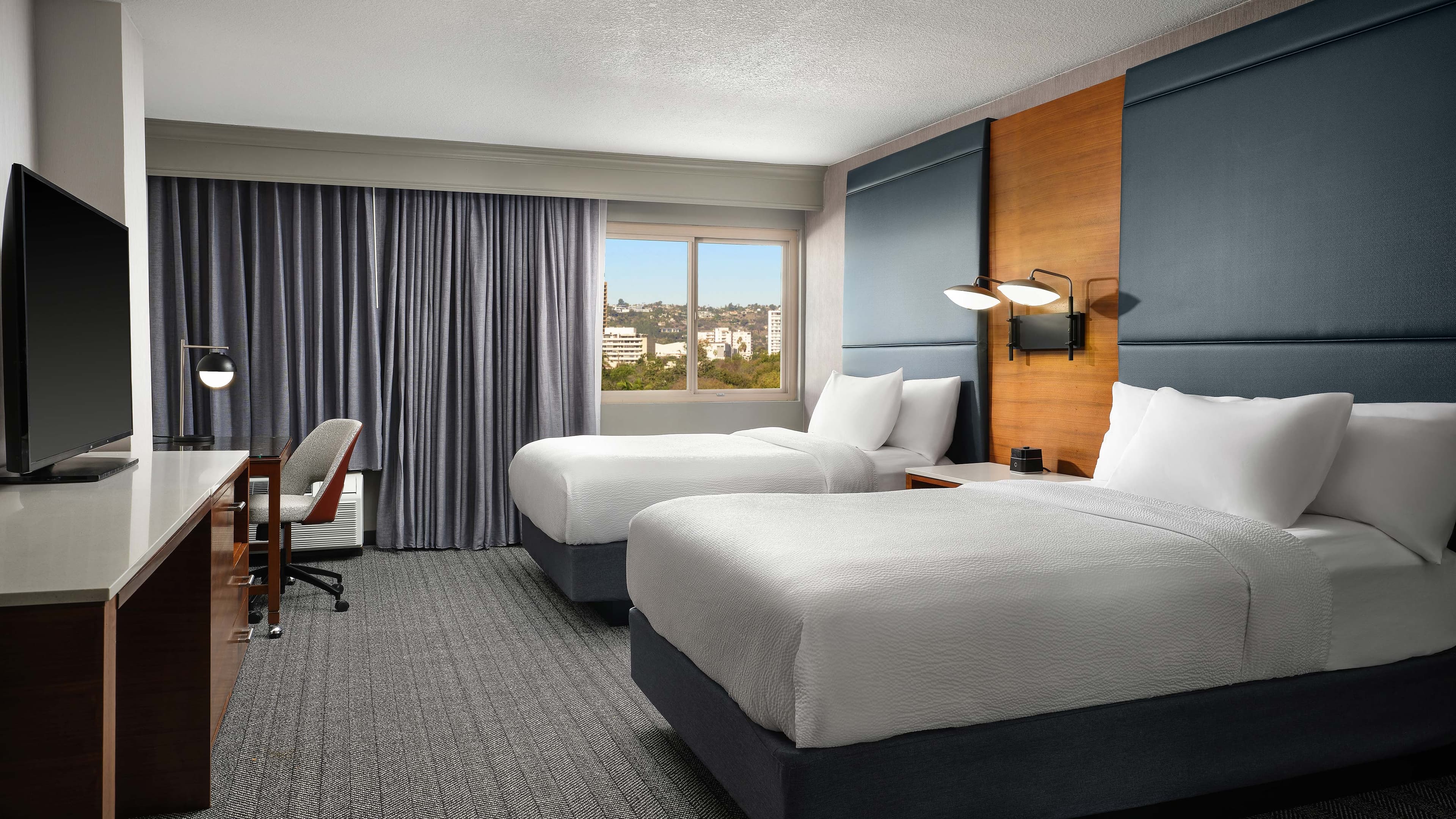 2 Full Size Beds - Image 1