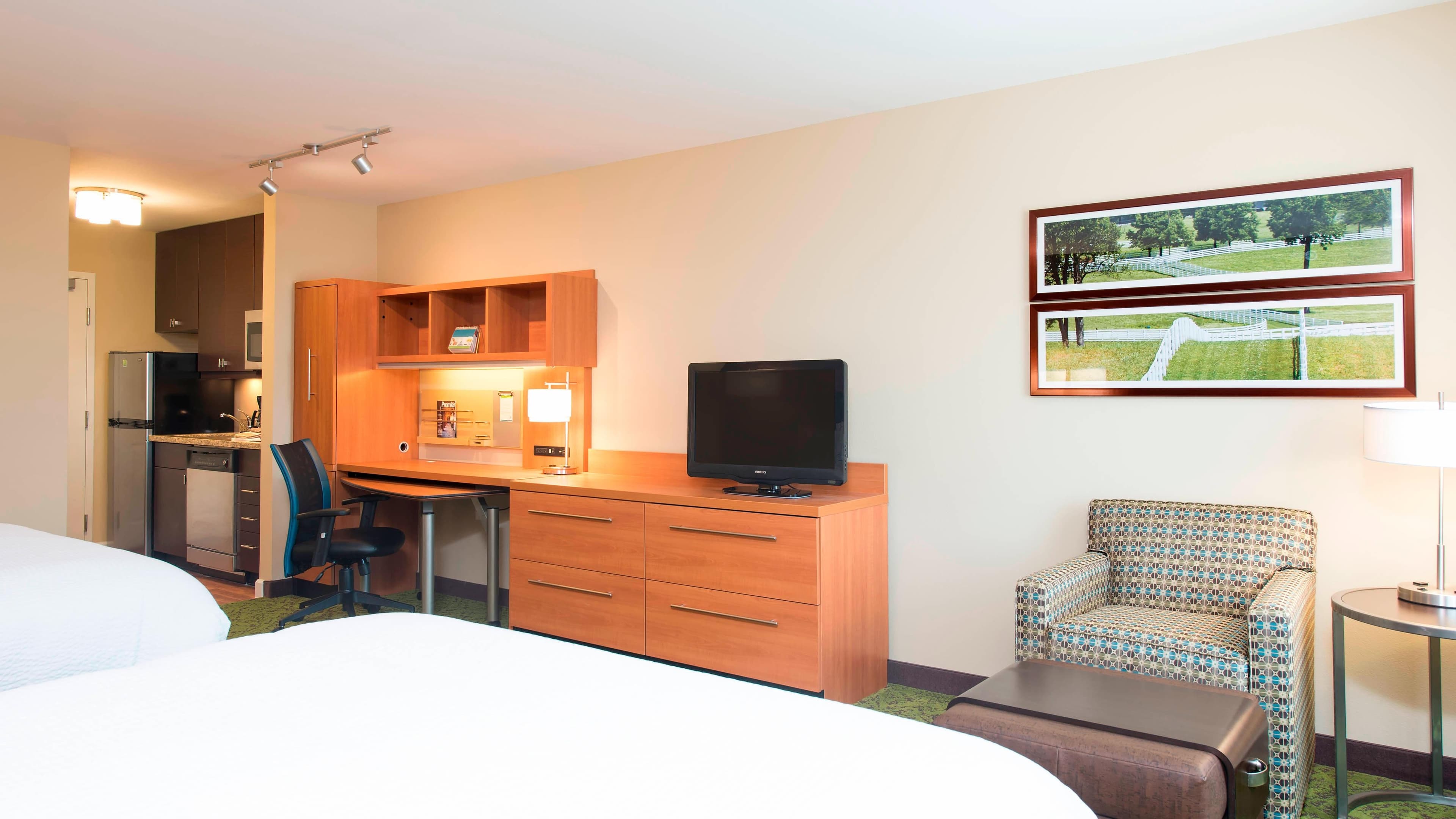 Double Queen Studio - Image 1