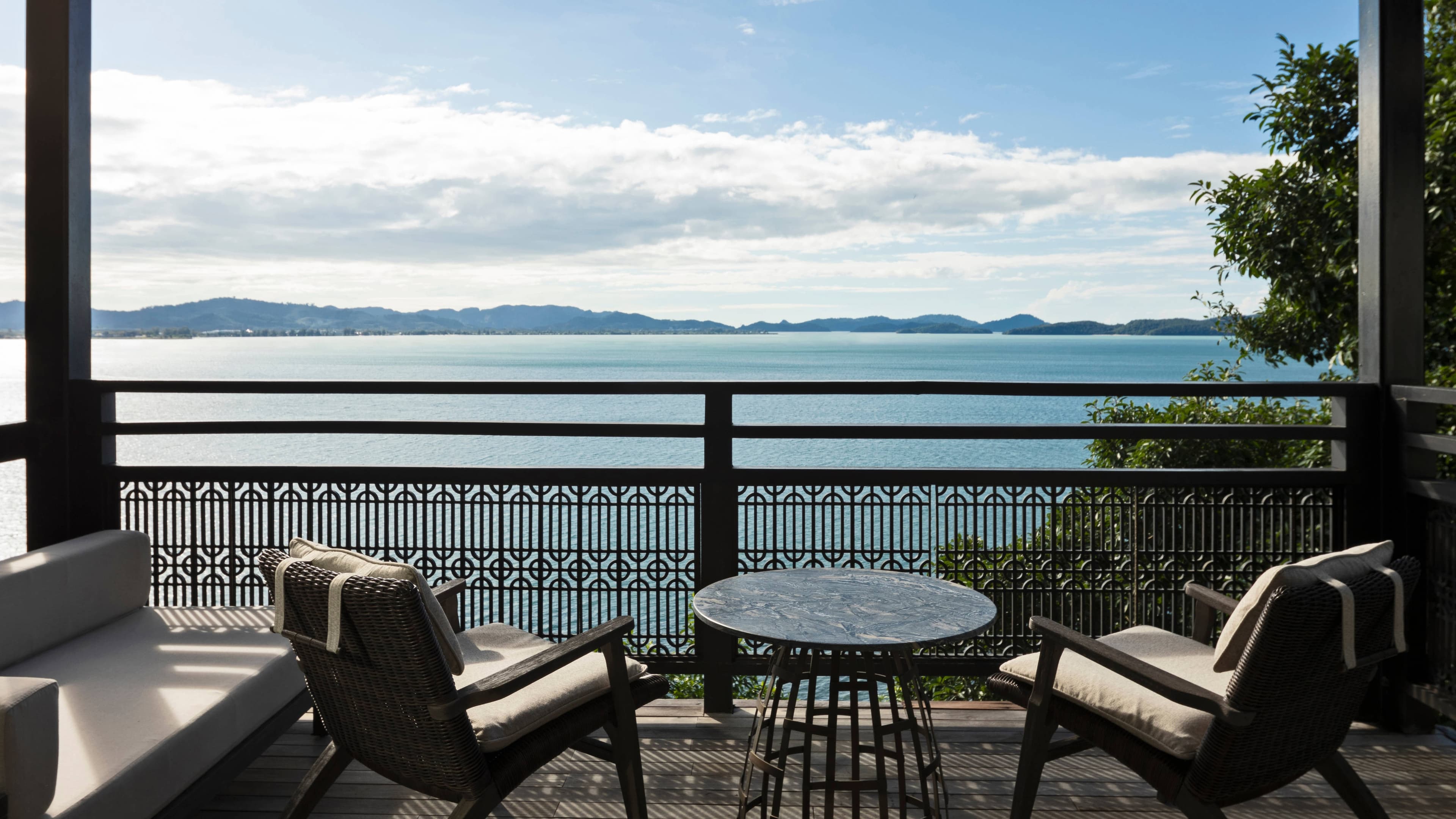 Deluxe Guest room - Image 5