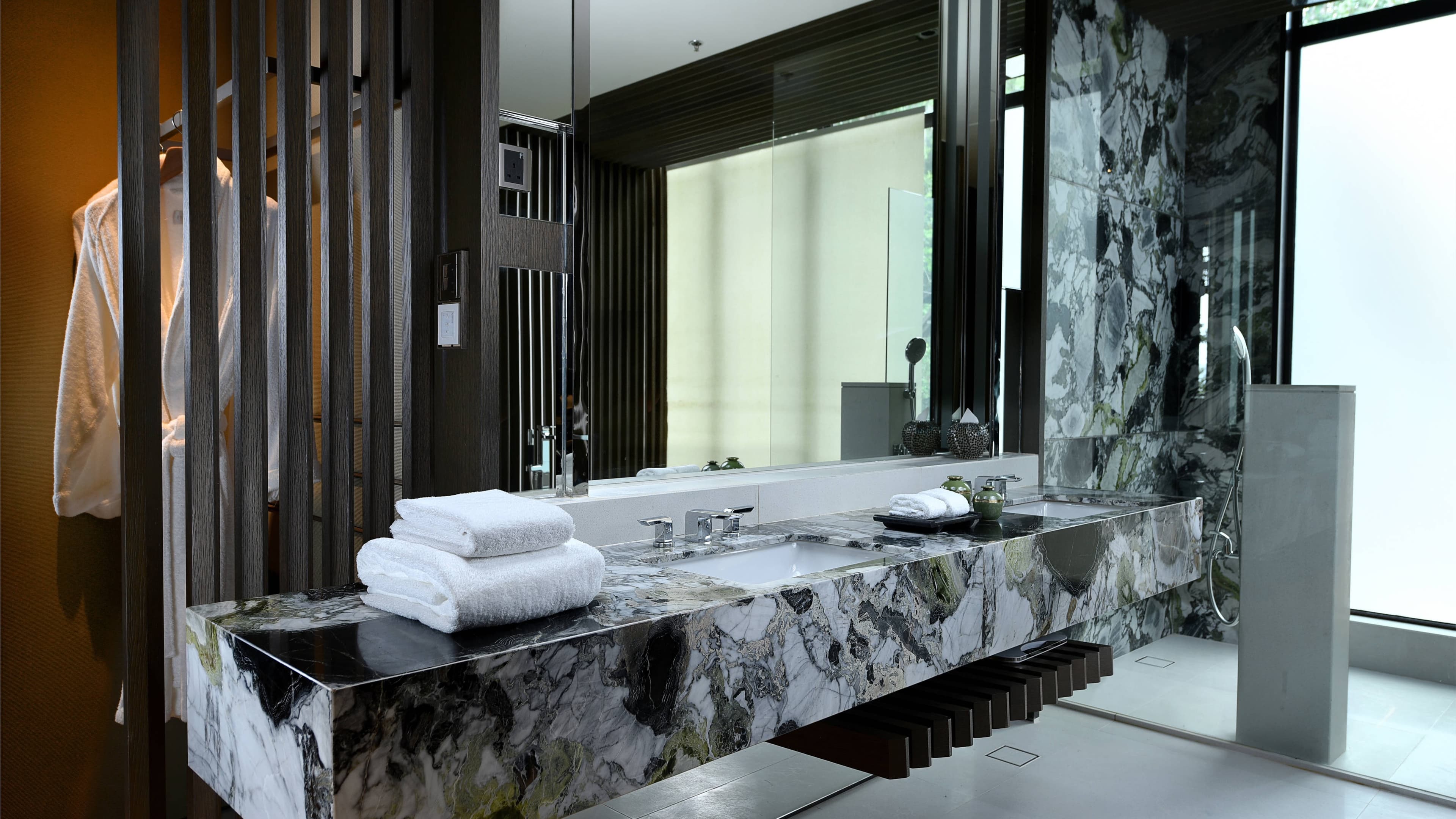 Deluxe Guest room - Image 6