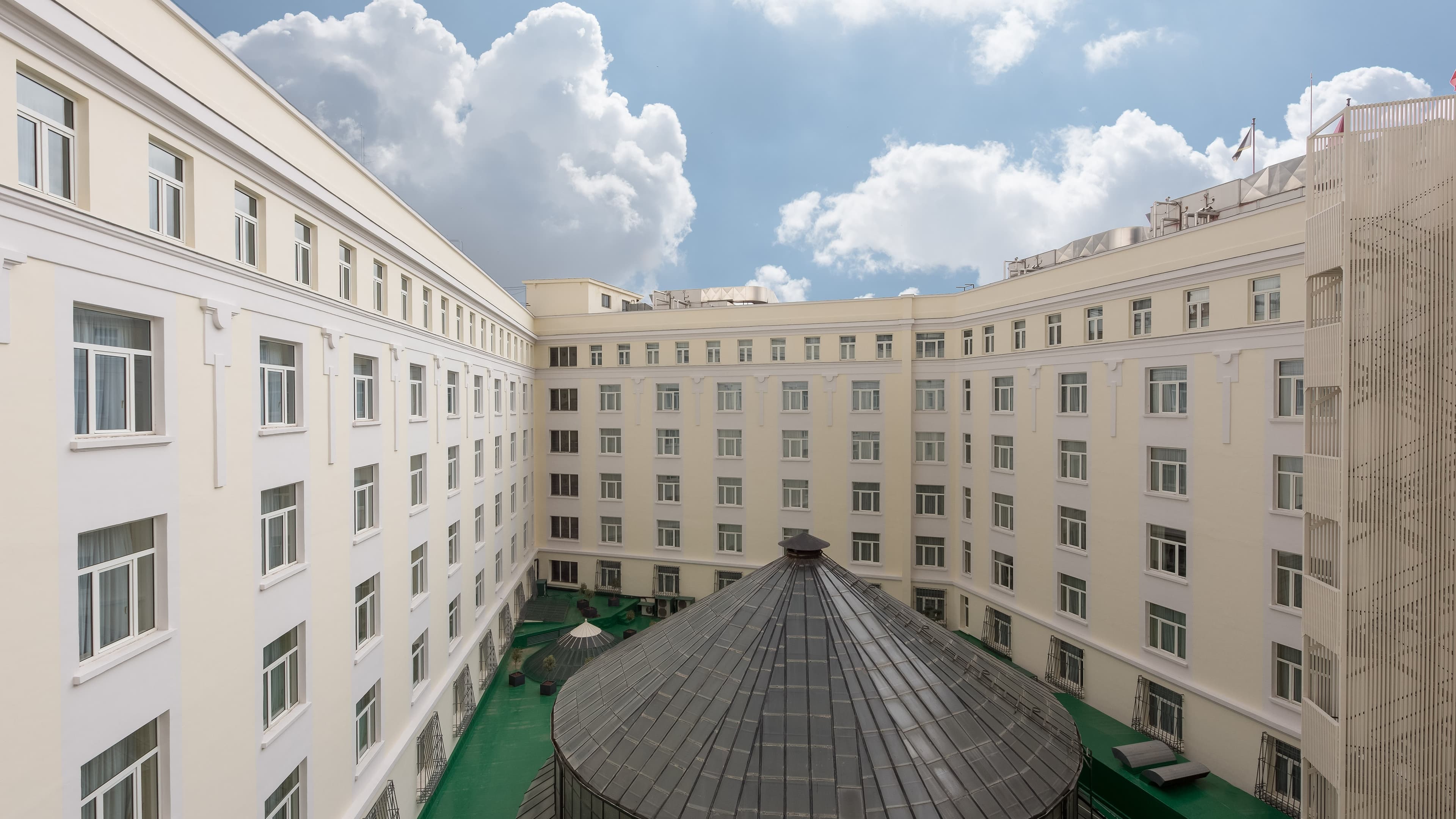 Deluxe Room - Image 4