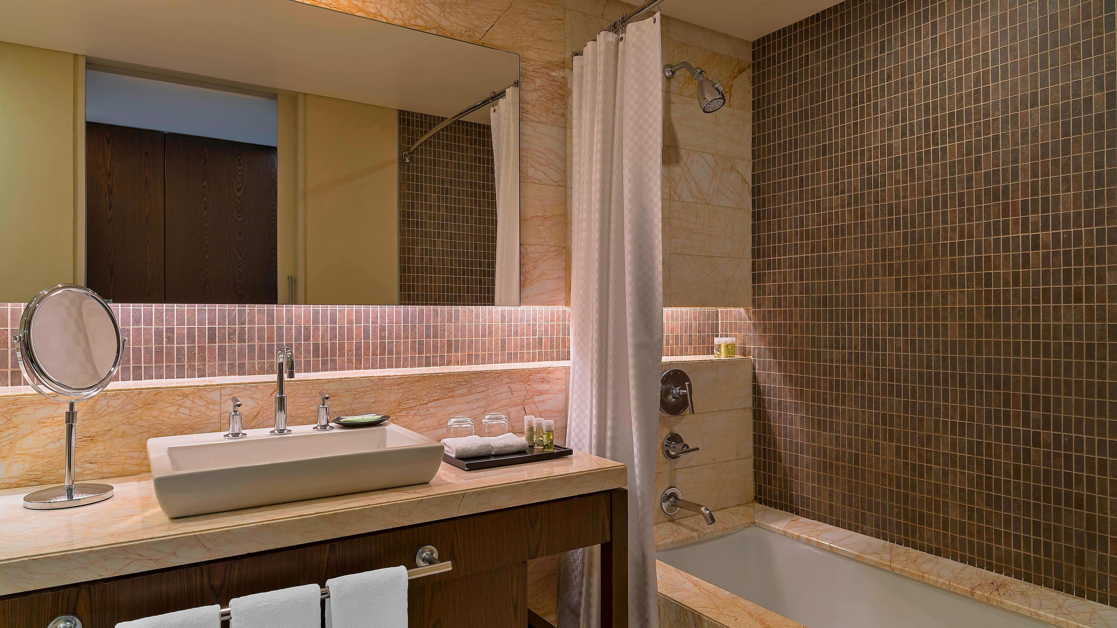 Deluxe Guest room - Image 5