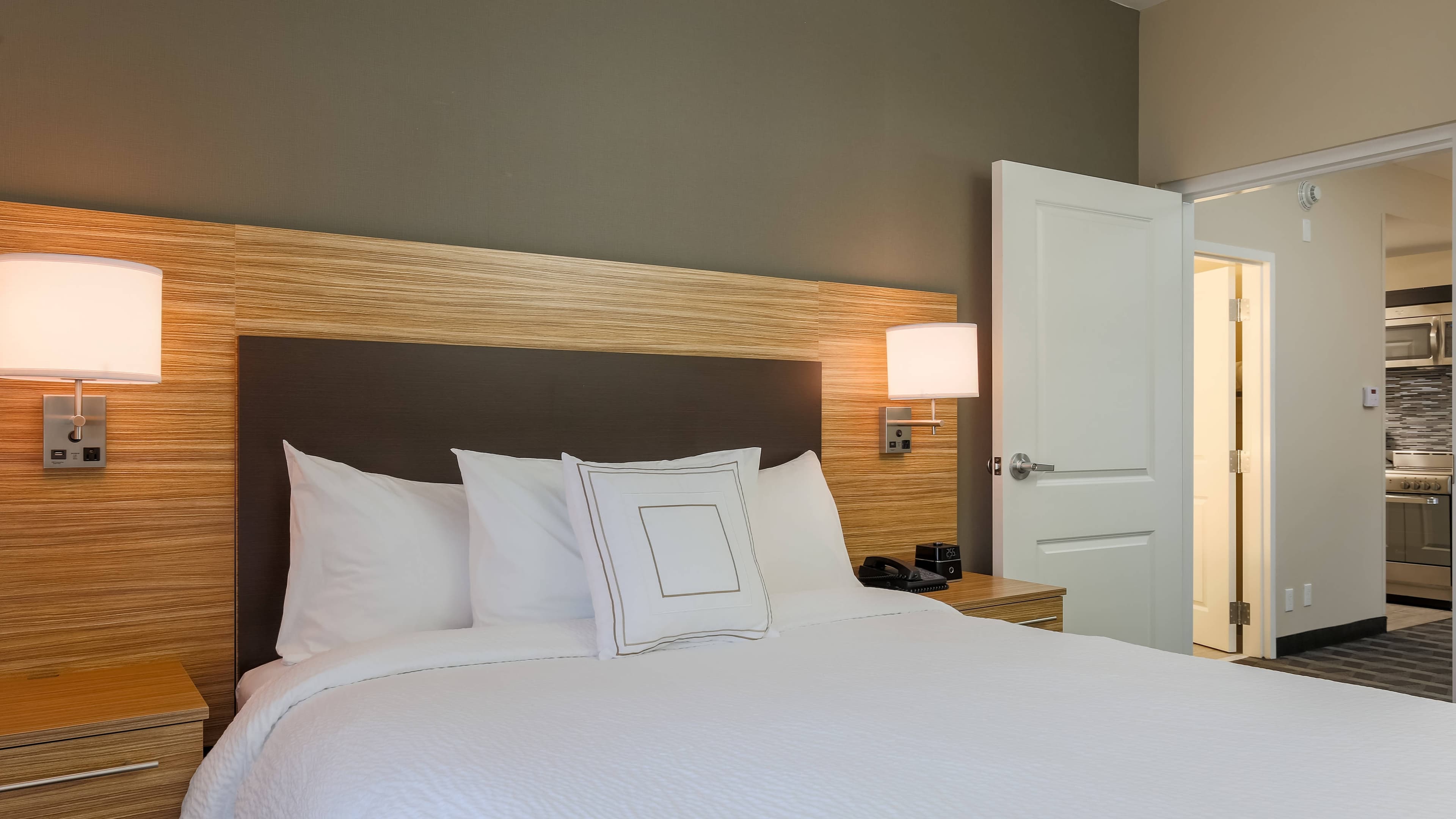 1 Bedroom Suite - Image 2