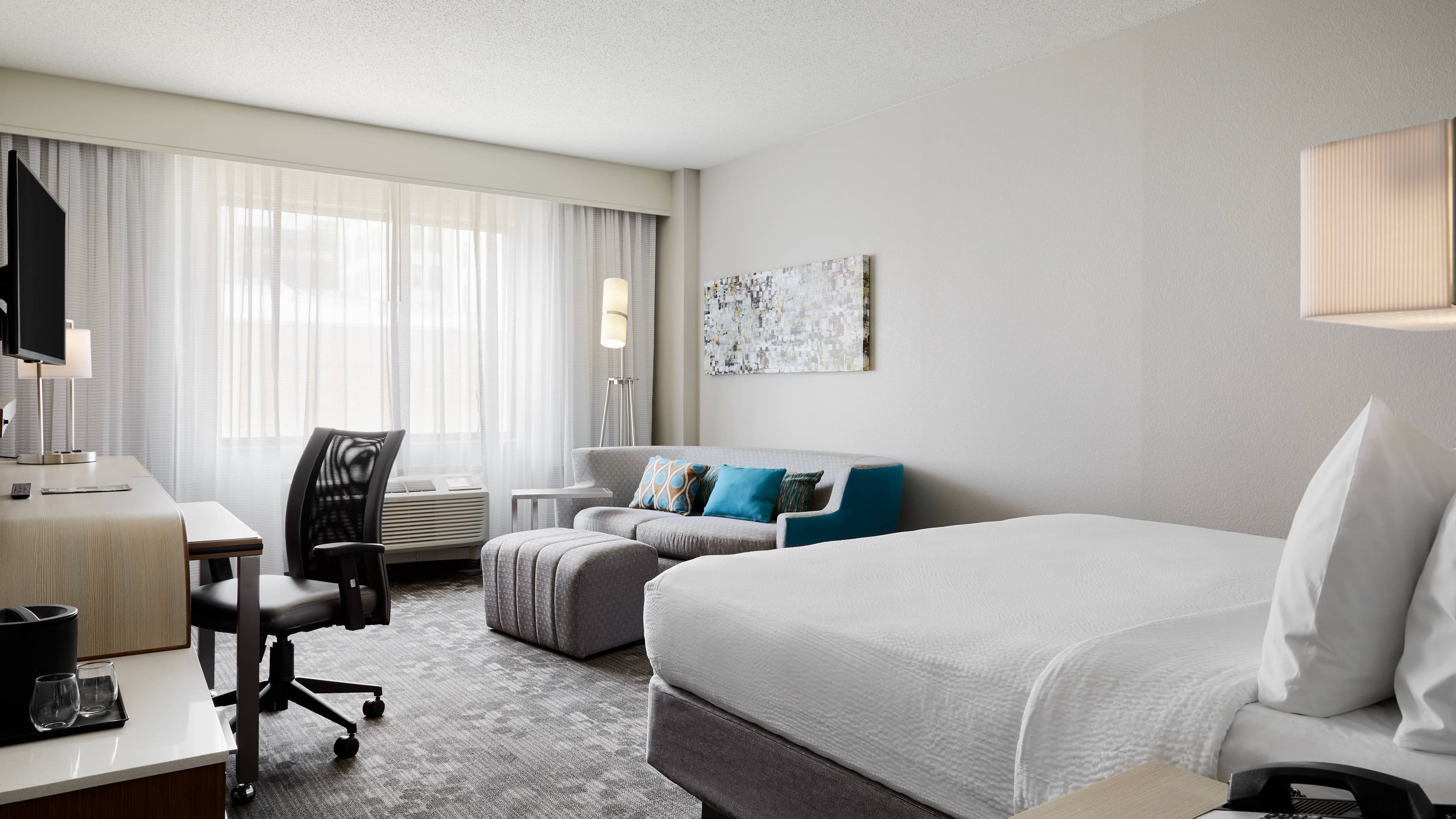 King Room with Sofa bed - Image 1