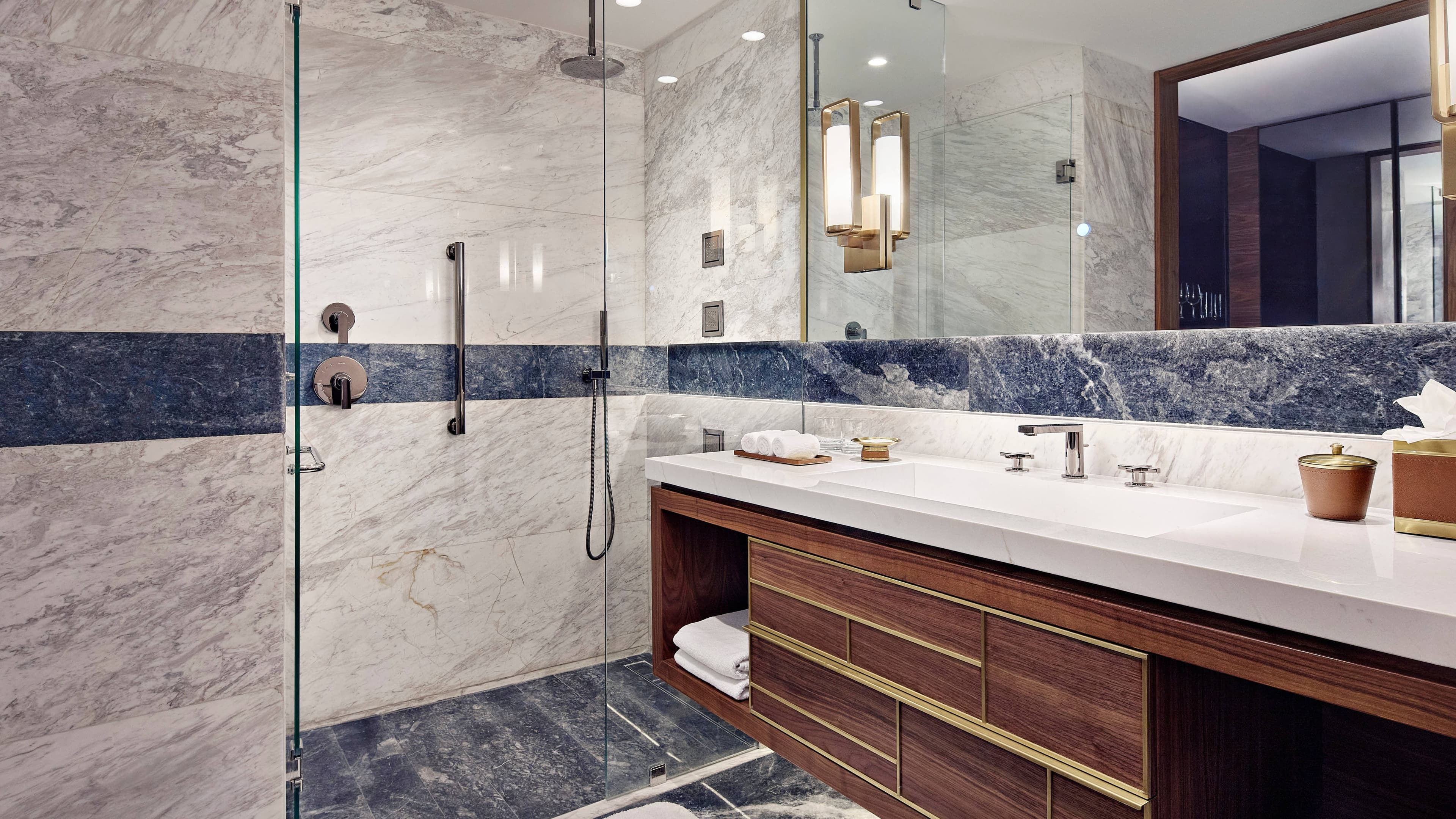 Deluxe Guest room - Image 6