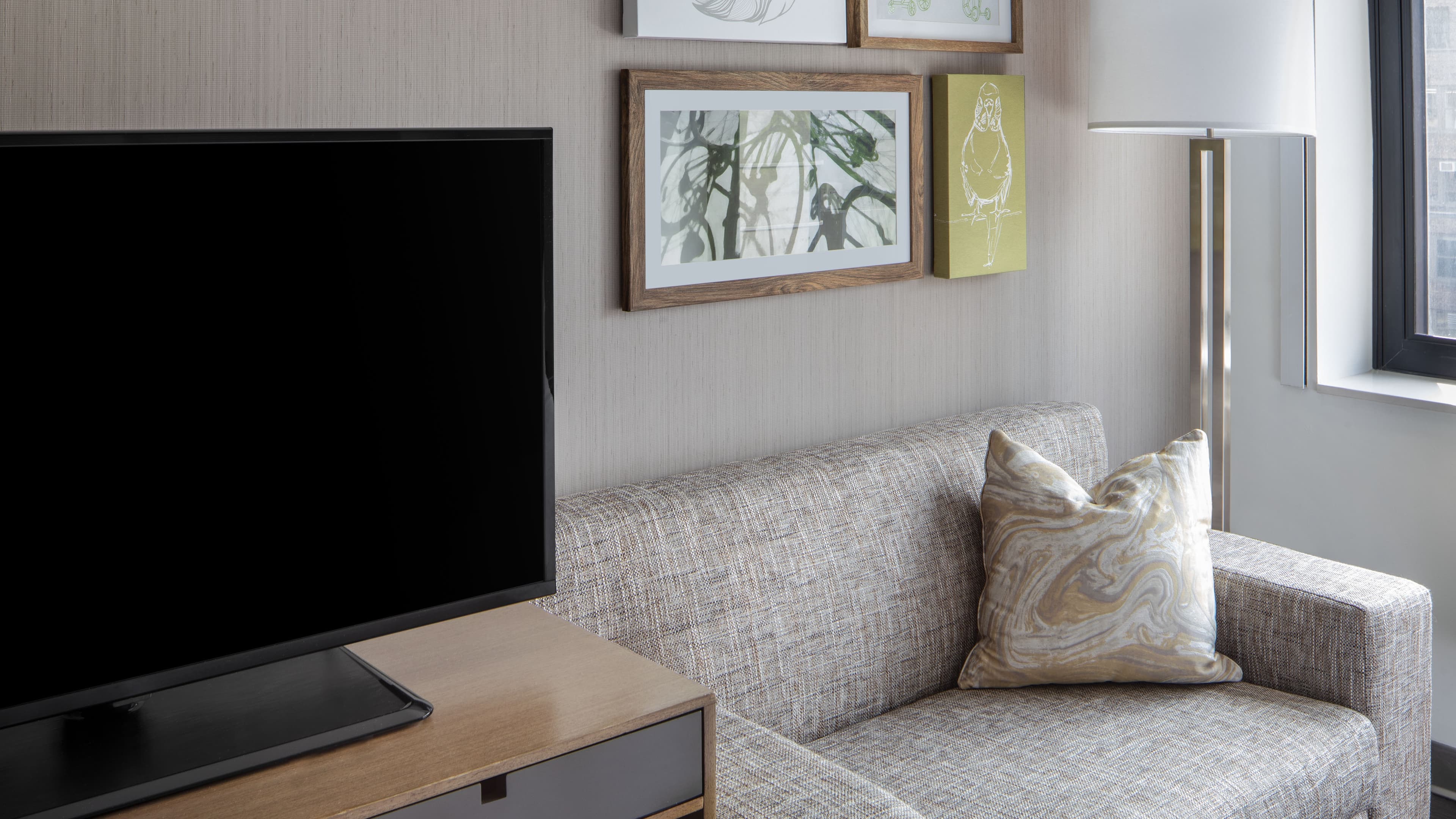 Traditional King - Image 2