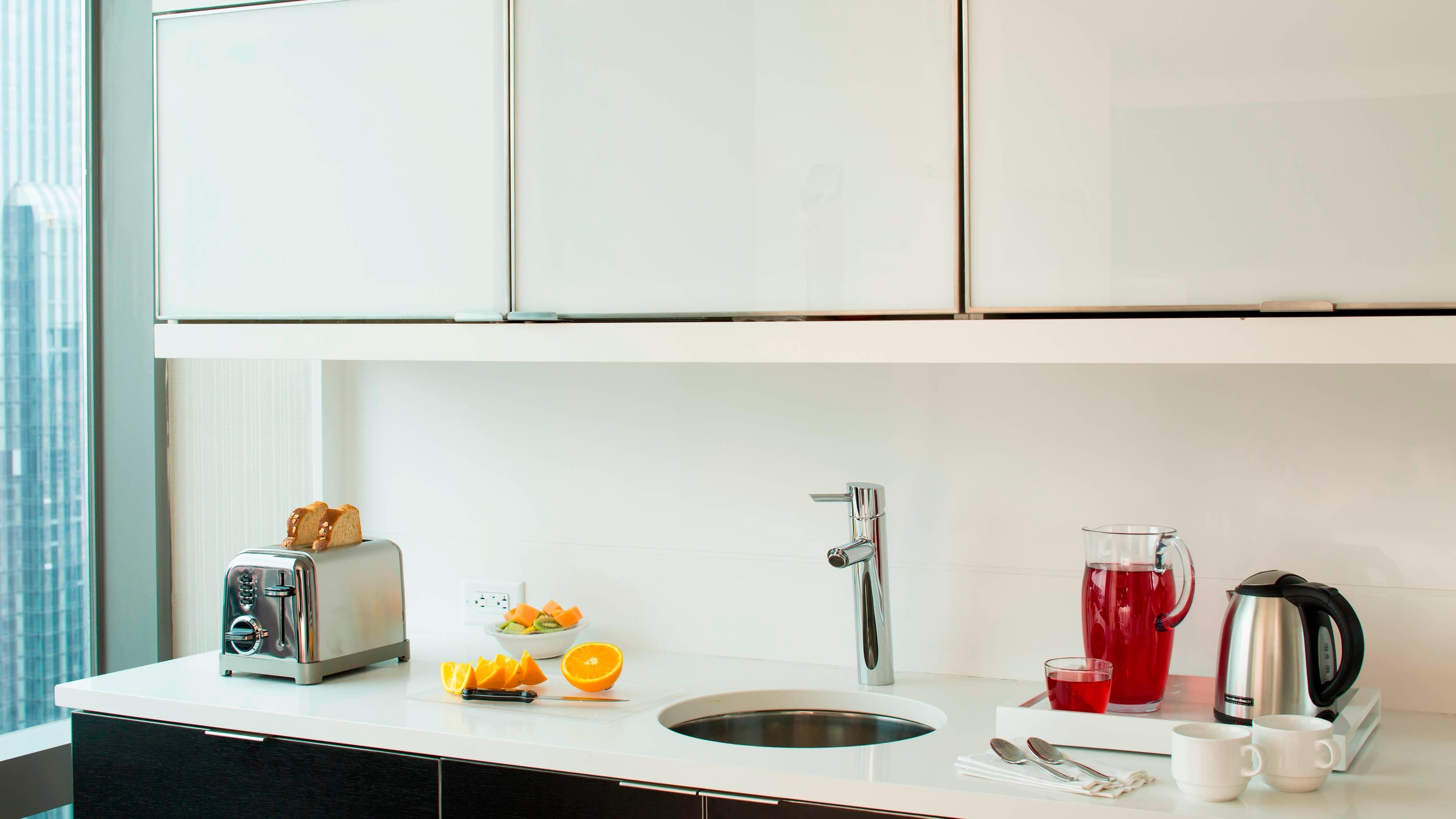 King Studio Skyline View - Image 2