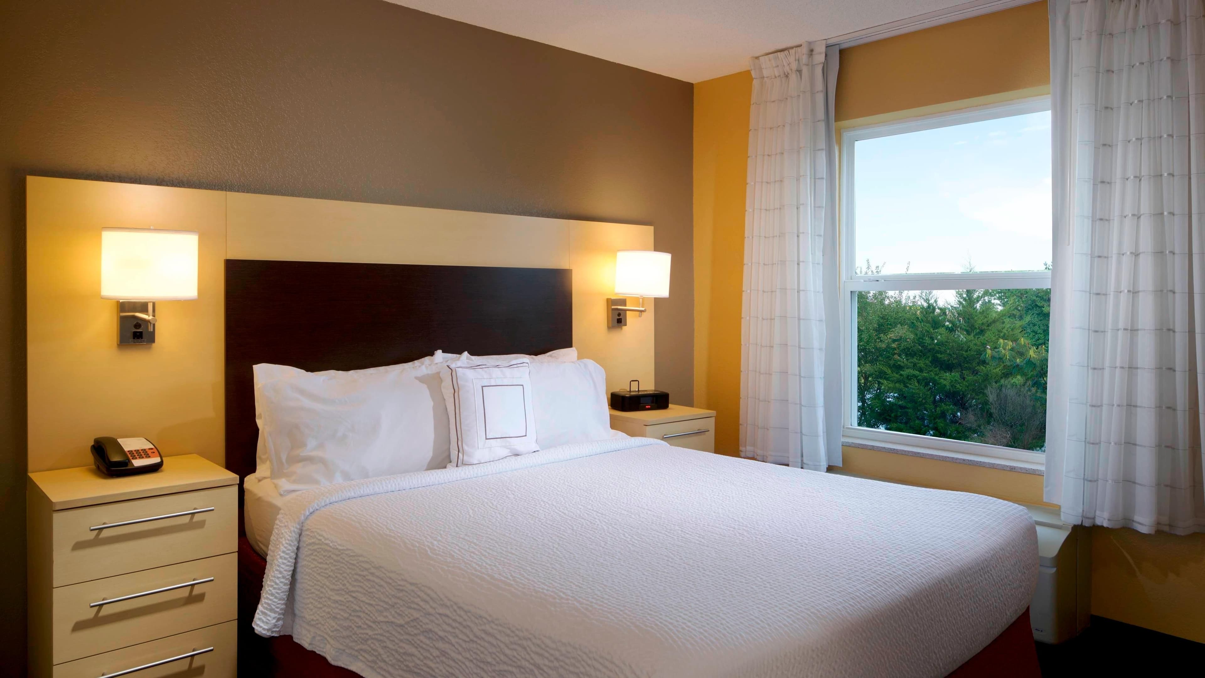 One Bedroom Suite - Image 2