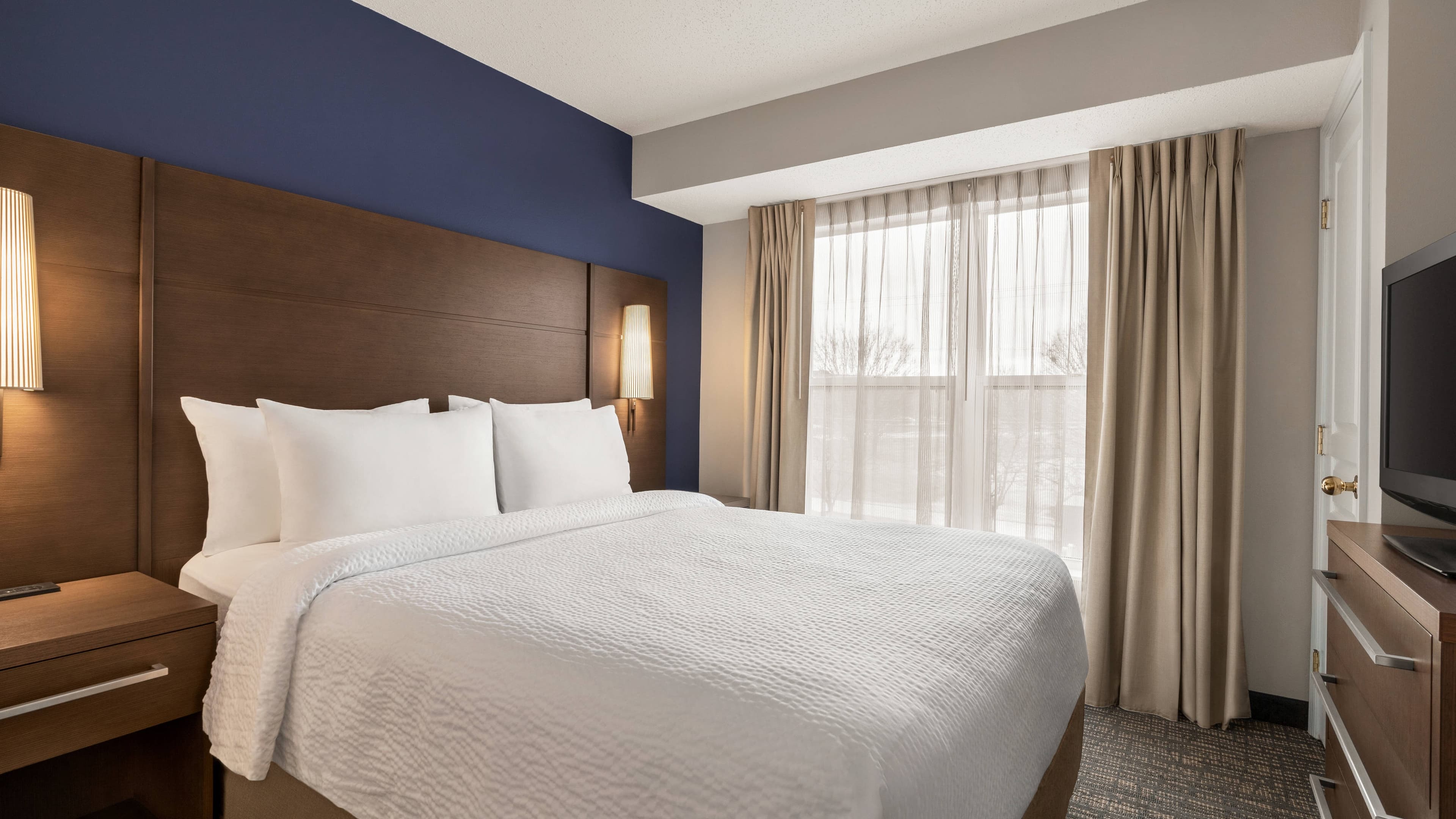 1 Bedroom Suite - Image 1