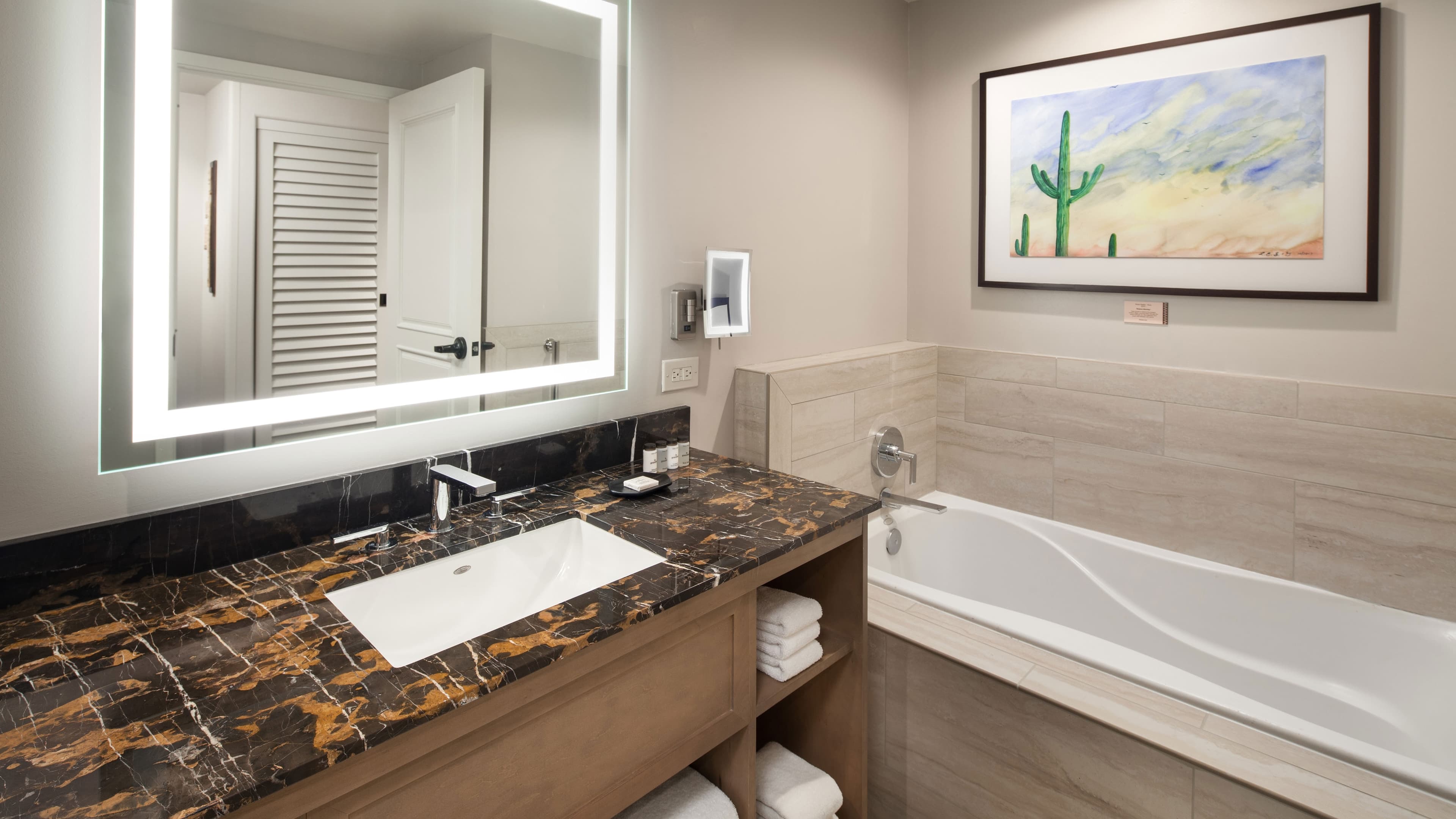 Deluxe Guest room - Image 6