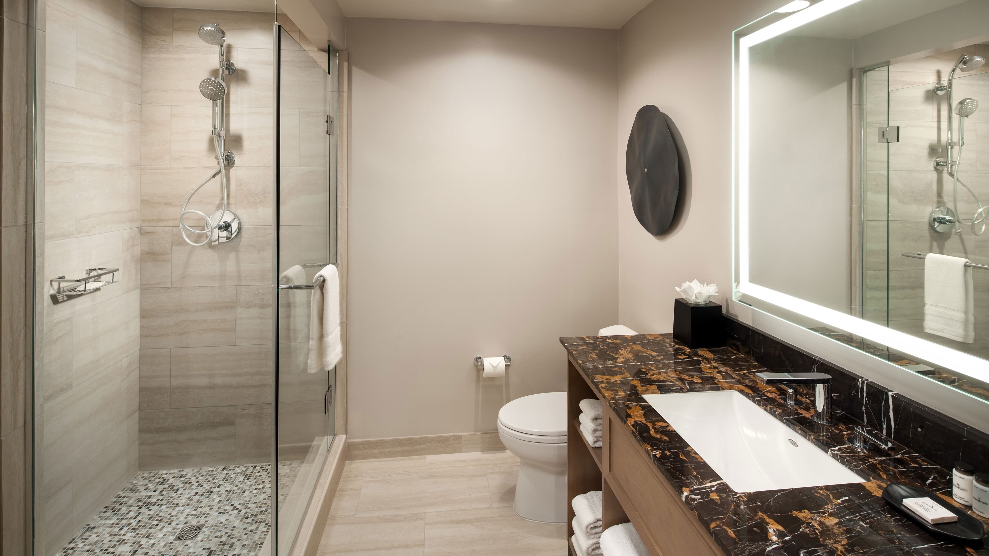 Deluxe Guest room - Image 7