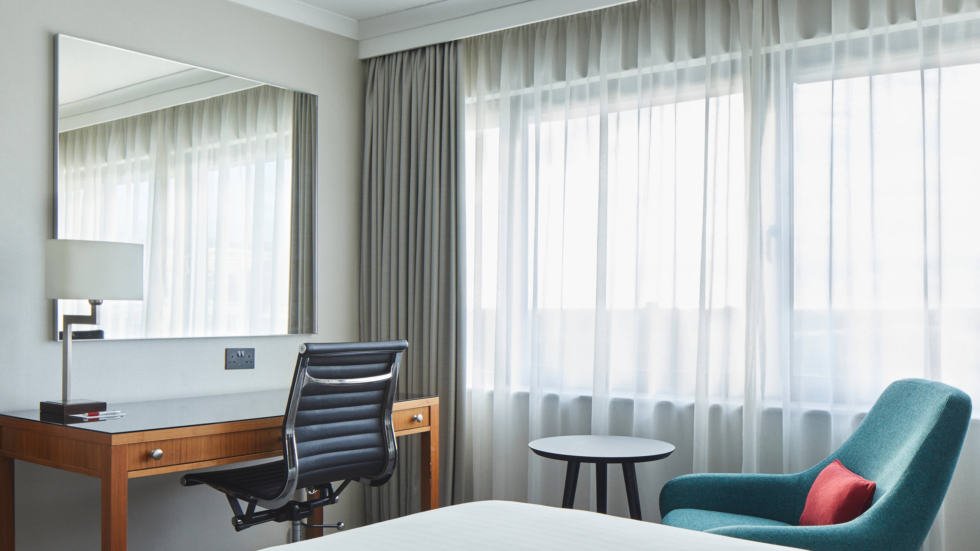 Deluxe Room - Image 2