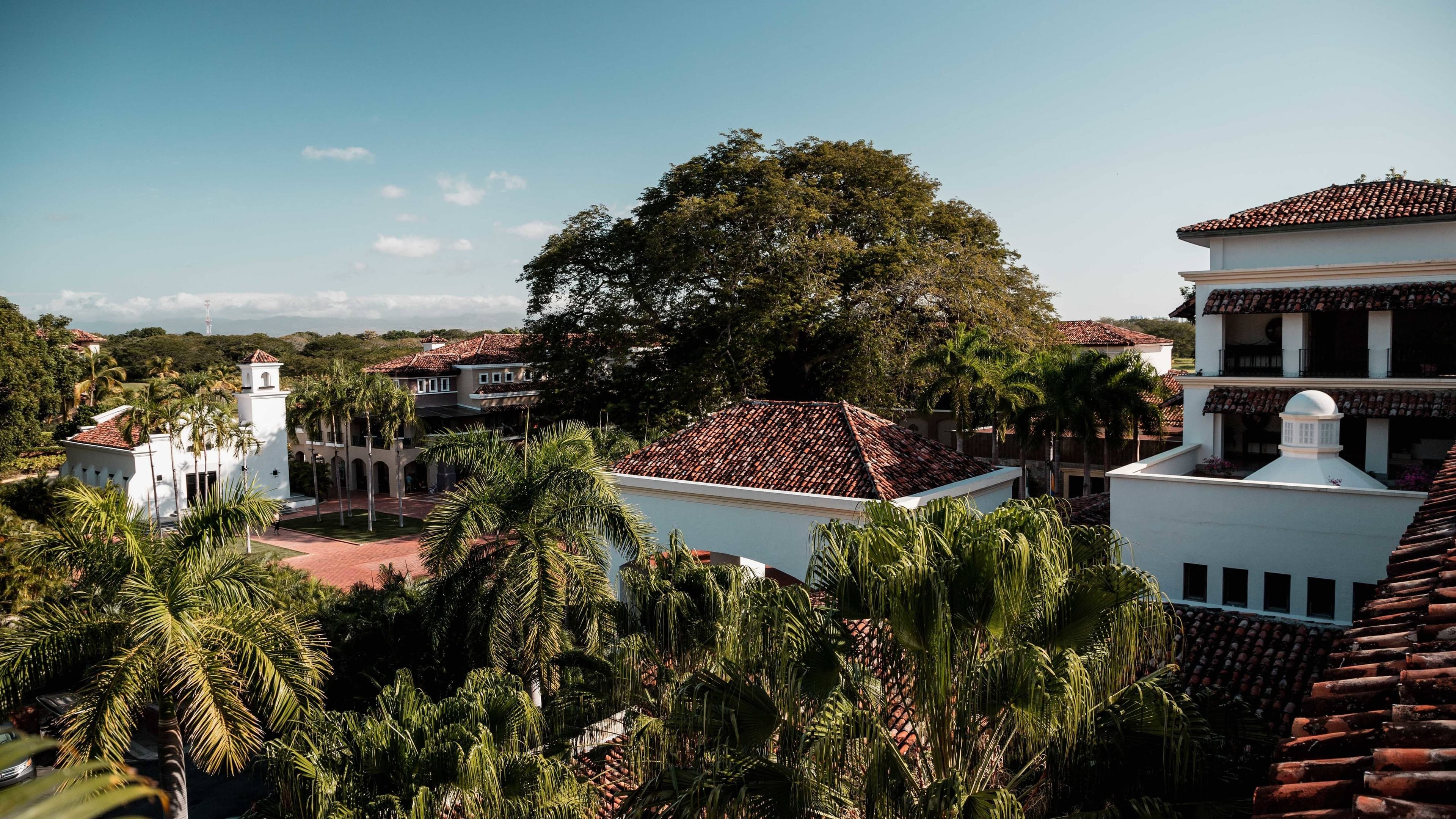 Deluxe Guest room - Image 5