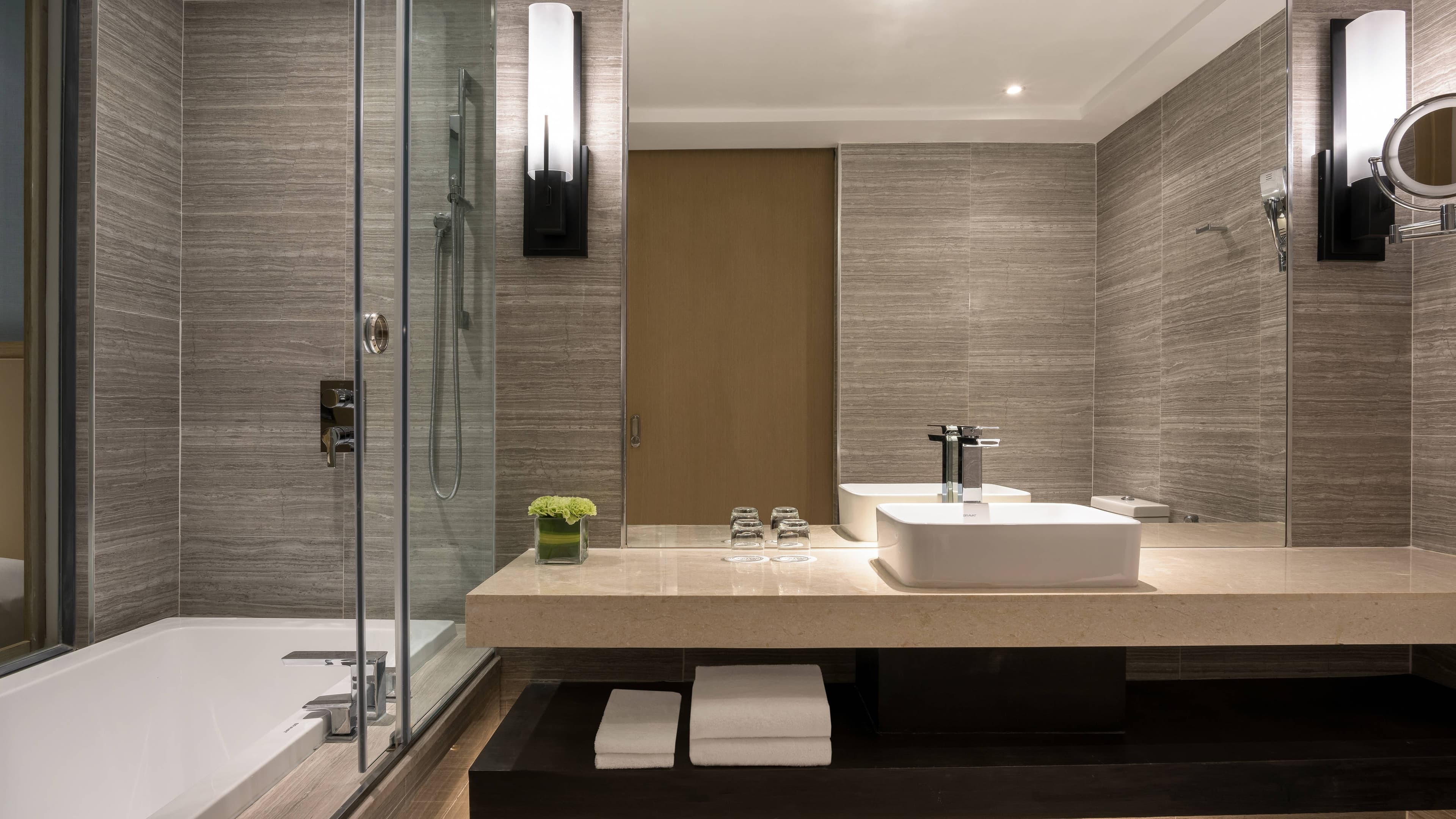 Deluxe Room - Image 2