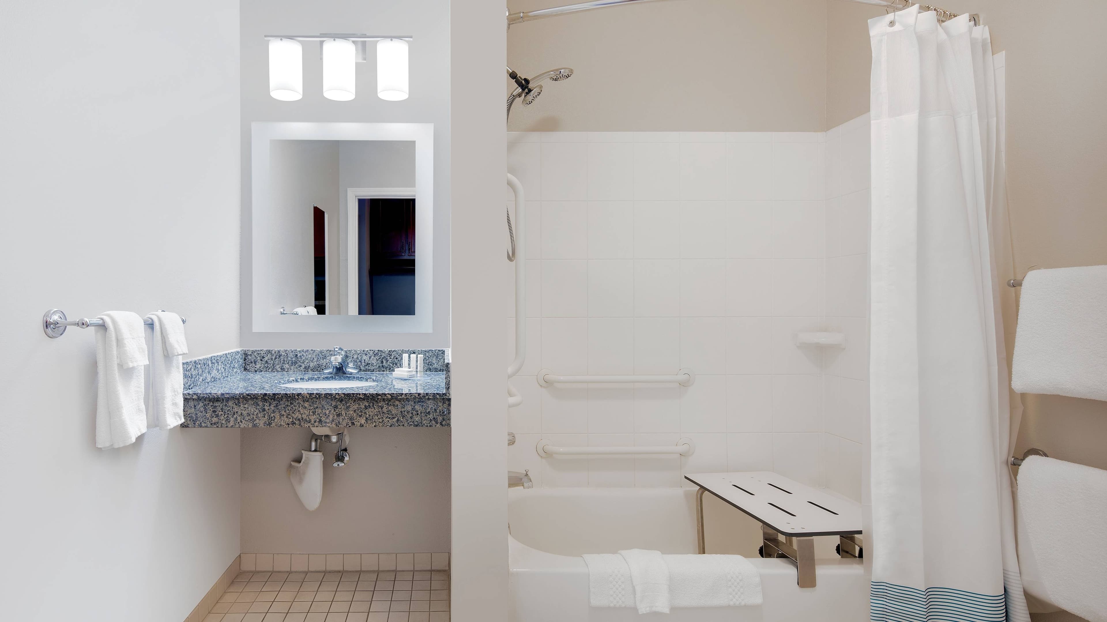 1 Bedroom 2 room Suite - Image 5