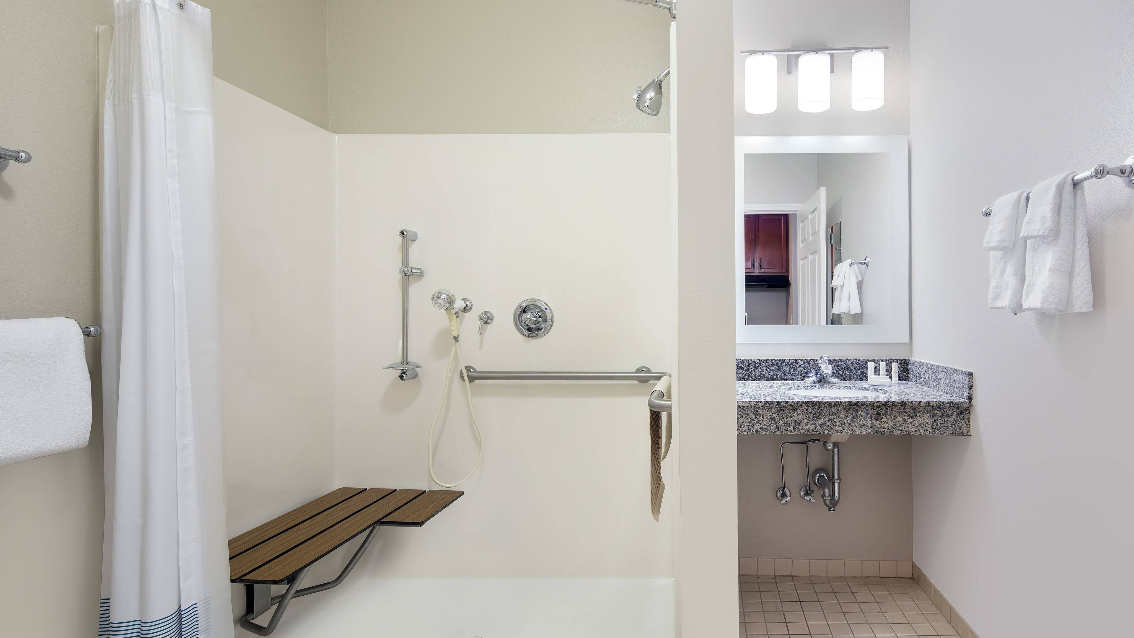 1 Bedroom 2 room Suite - Image 6