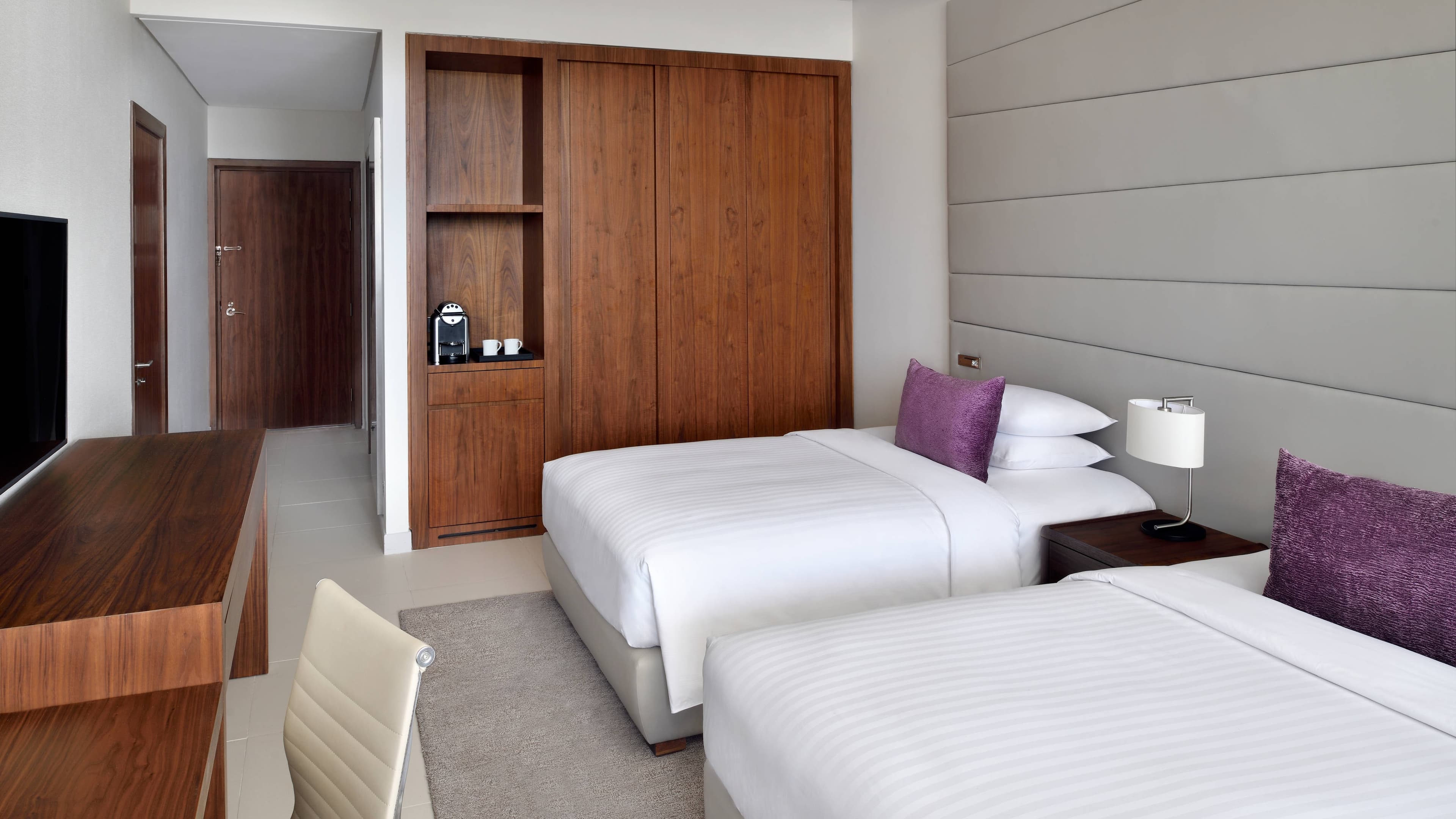 Deluxe Room - Image 6