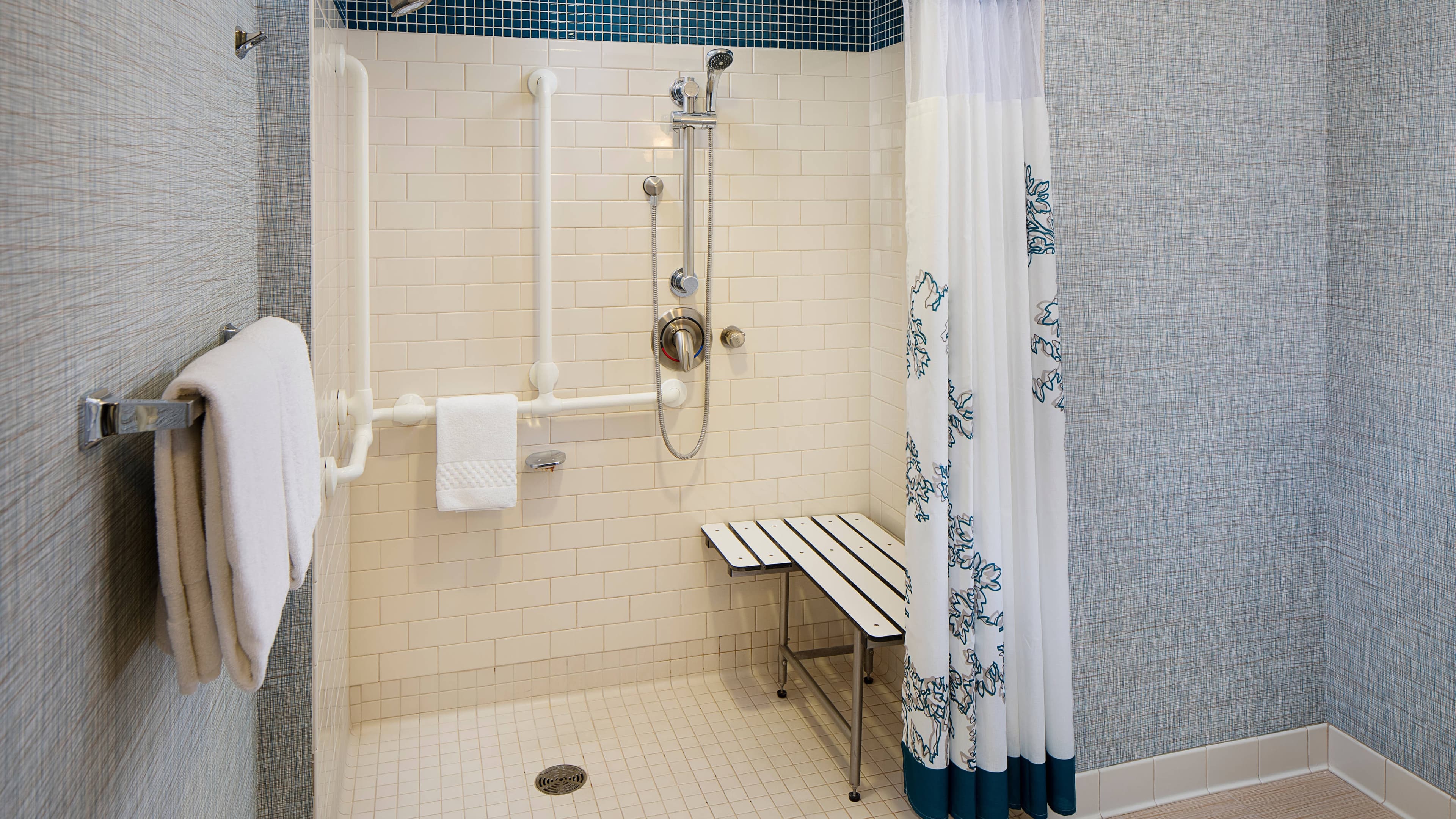 Queen Studio - Image 4