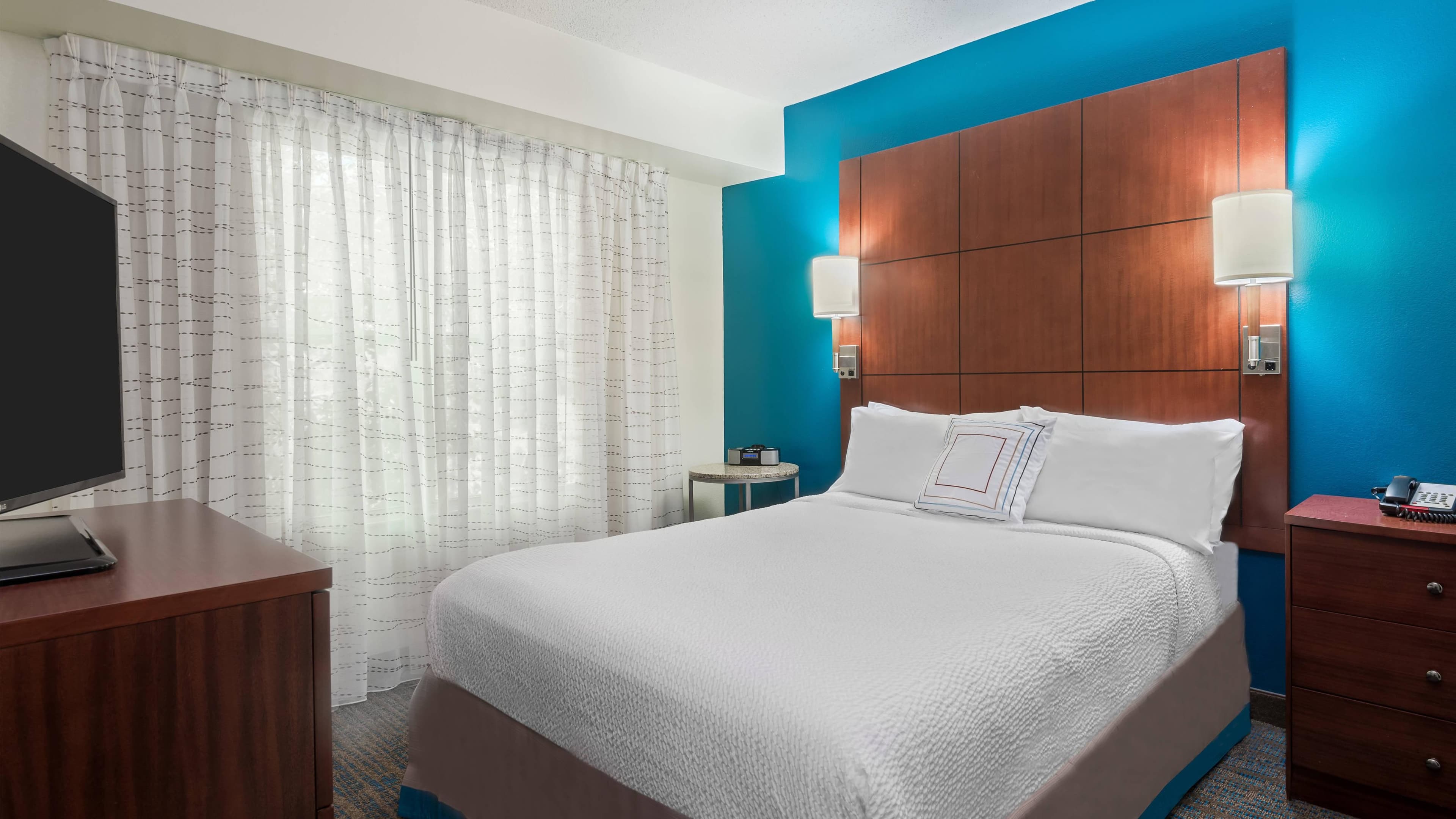 1 Bedroom Suite - Image 2