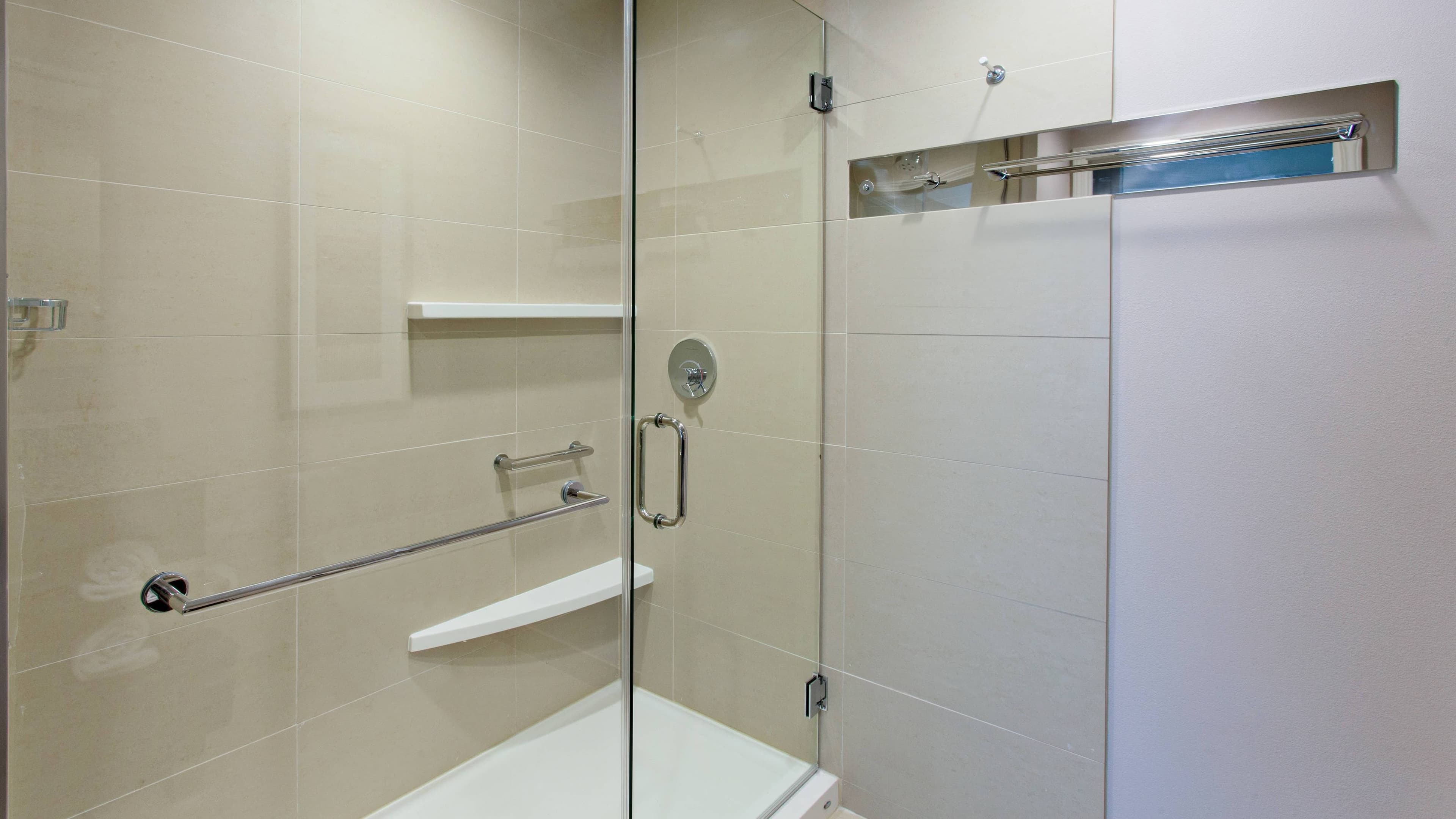 King Studio Suite - Image 5