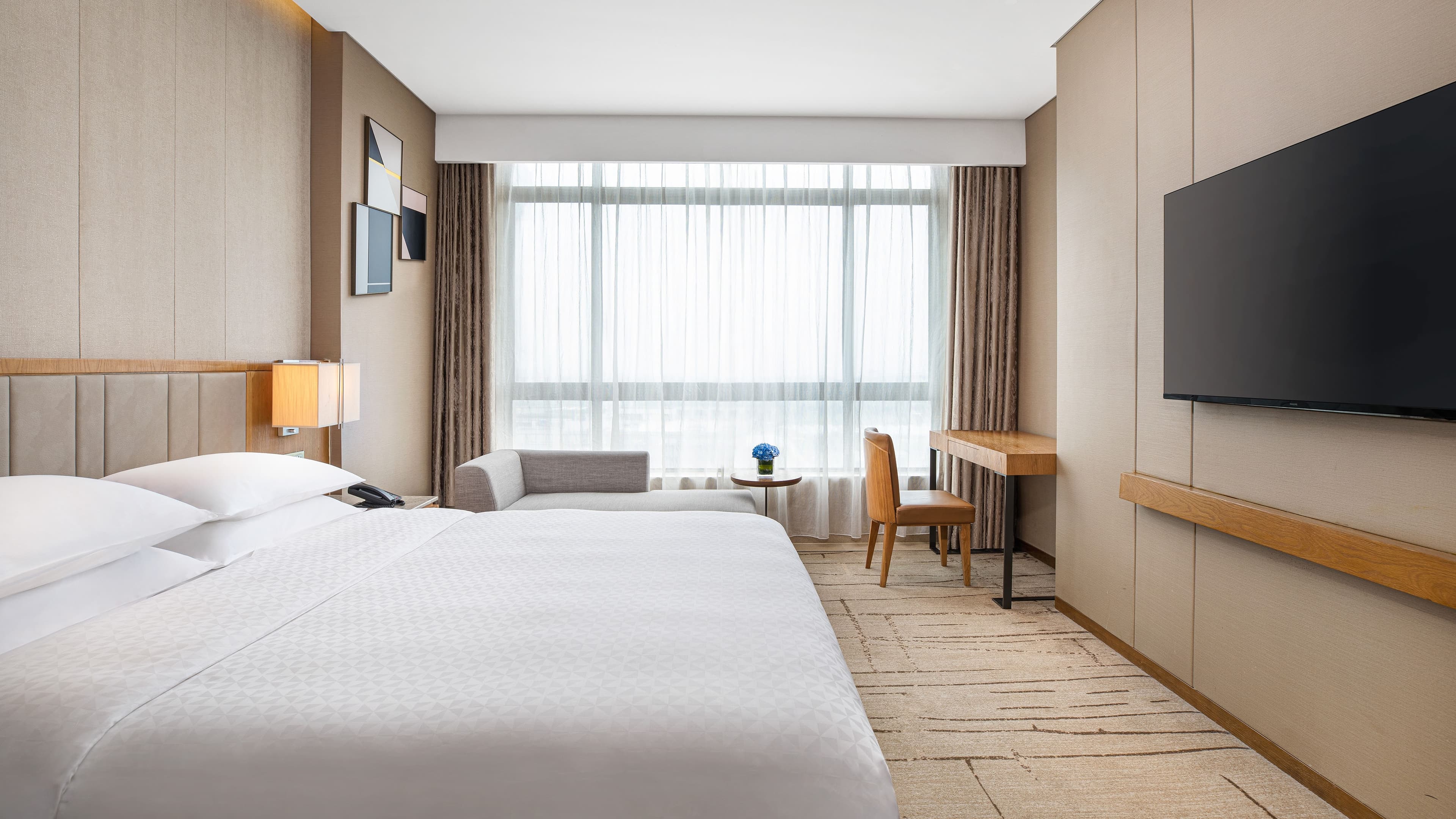 Deluxe Room - Image 1