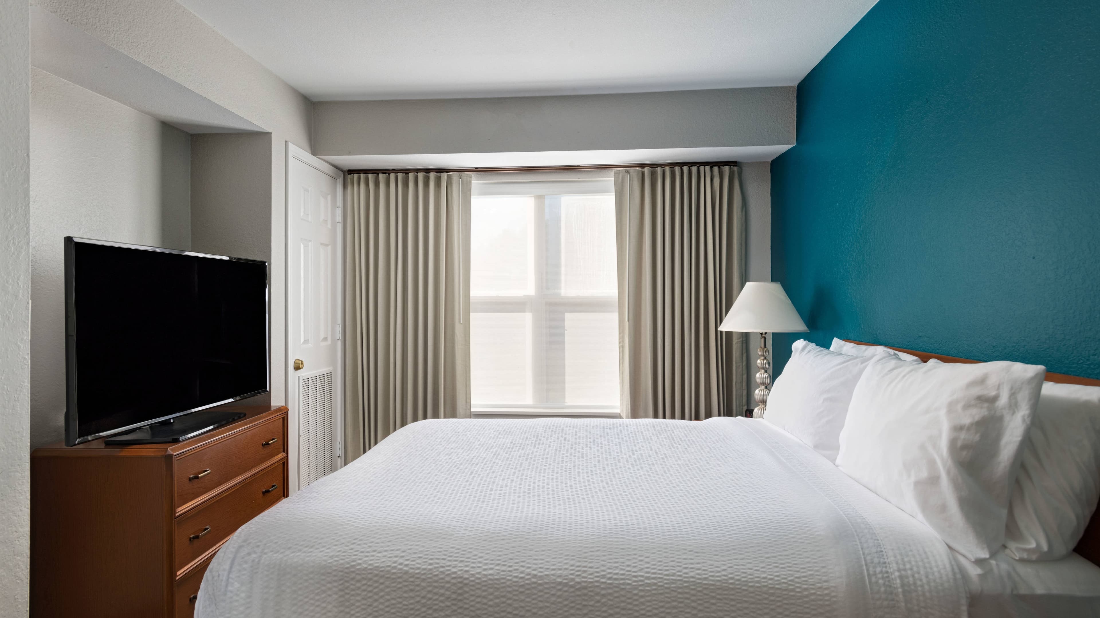 1 Bedroom Suite - Image 3