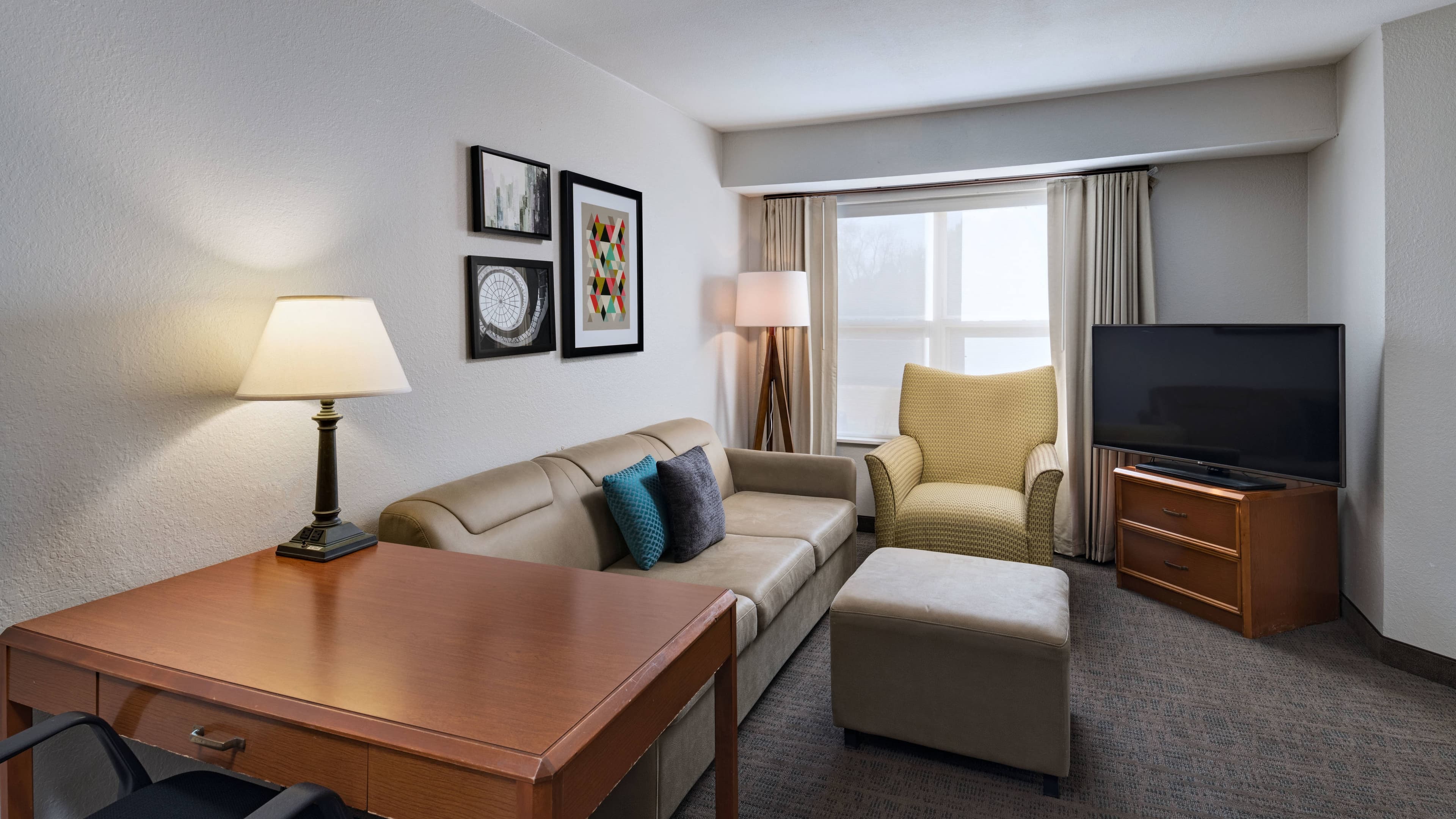 1 Bedroom Suite - Image 1