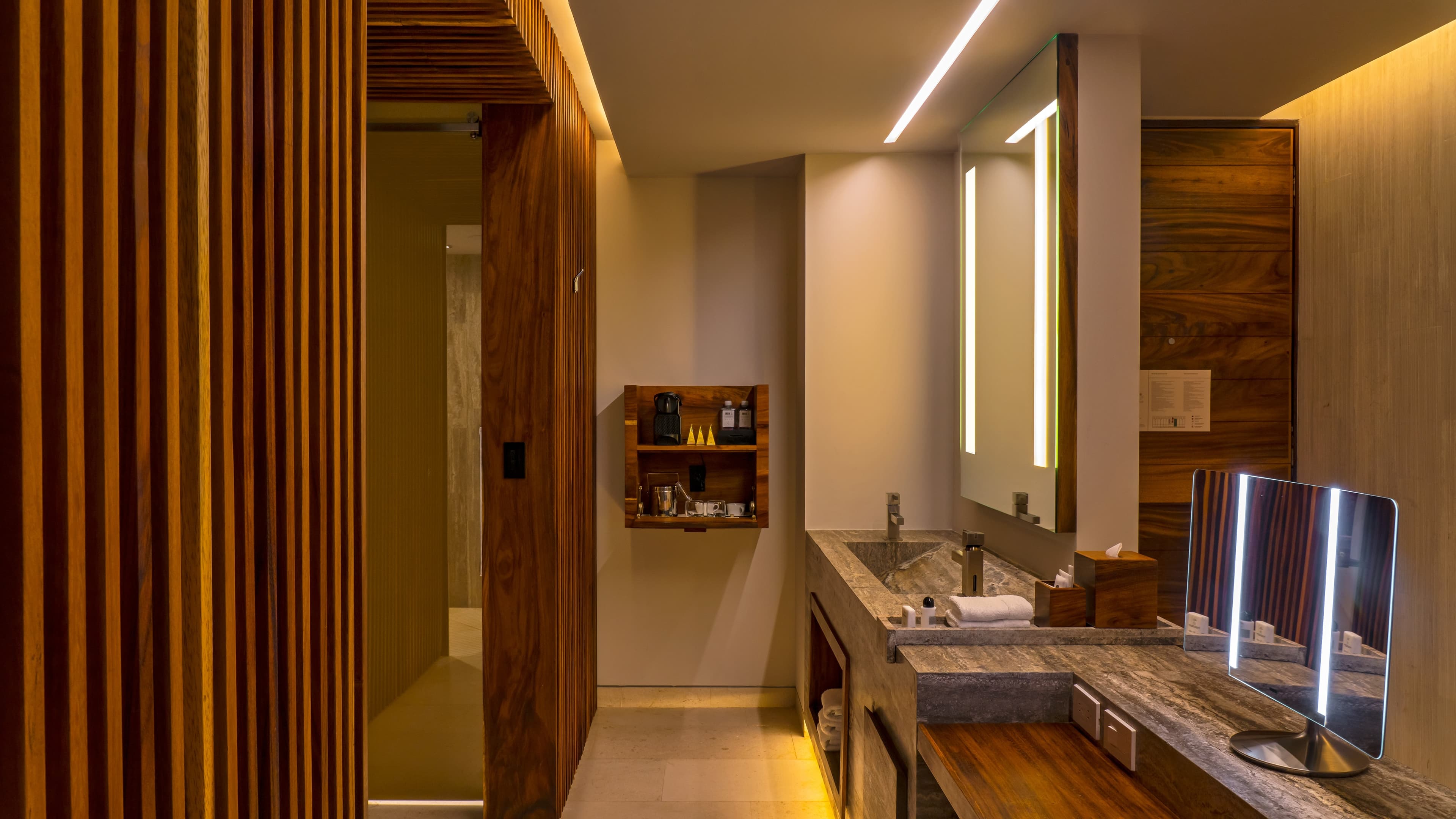 Oasis Room - Image 3