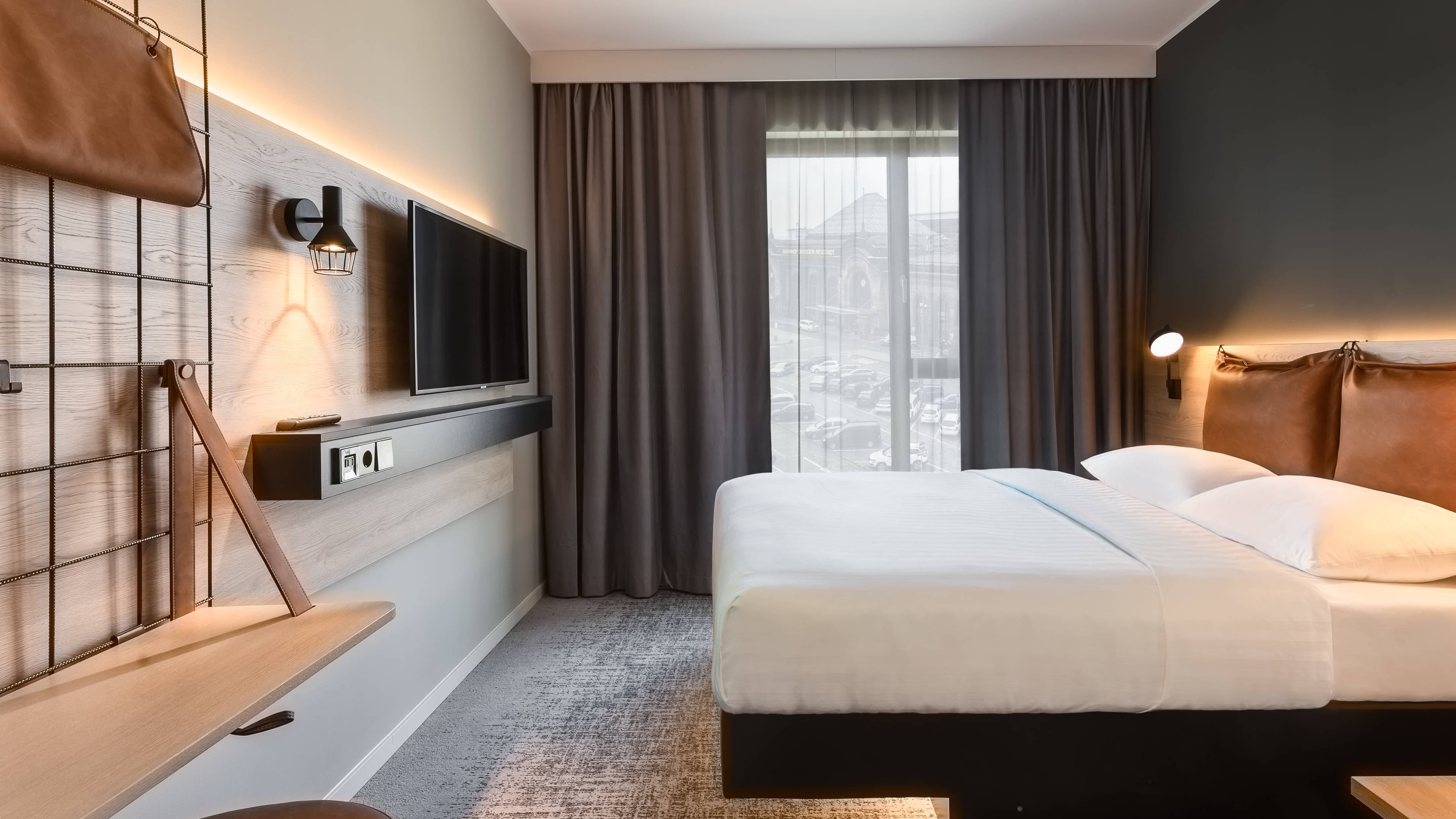 Moxy Queen Sleeper - Image 2