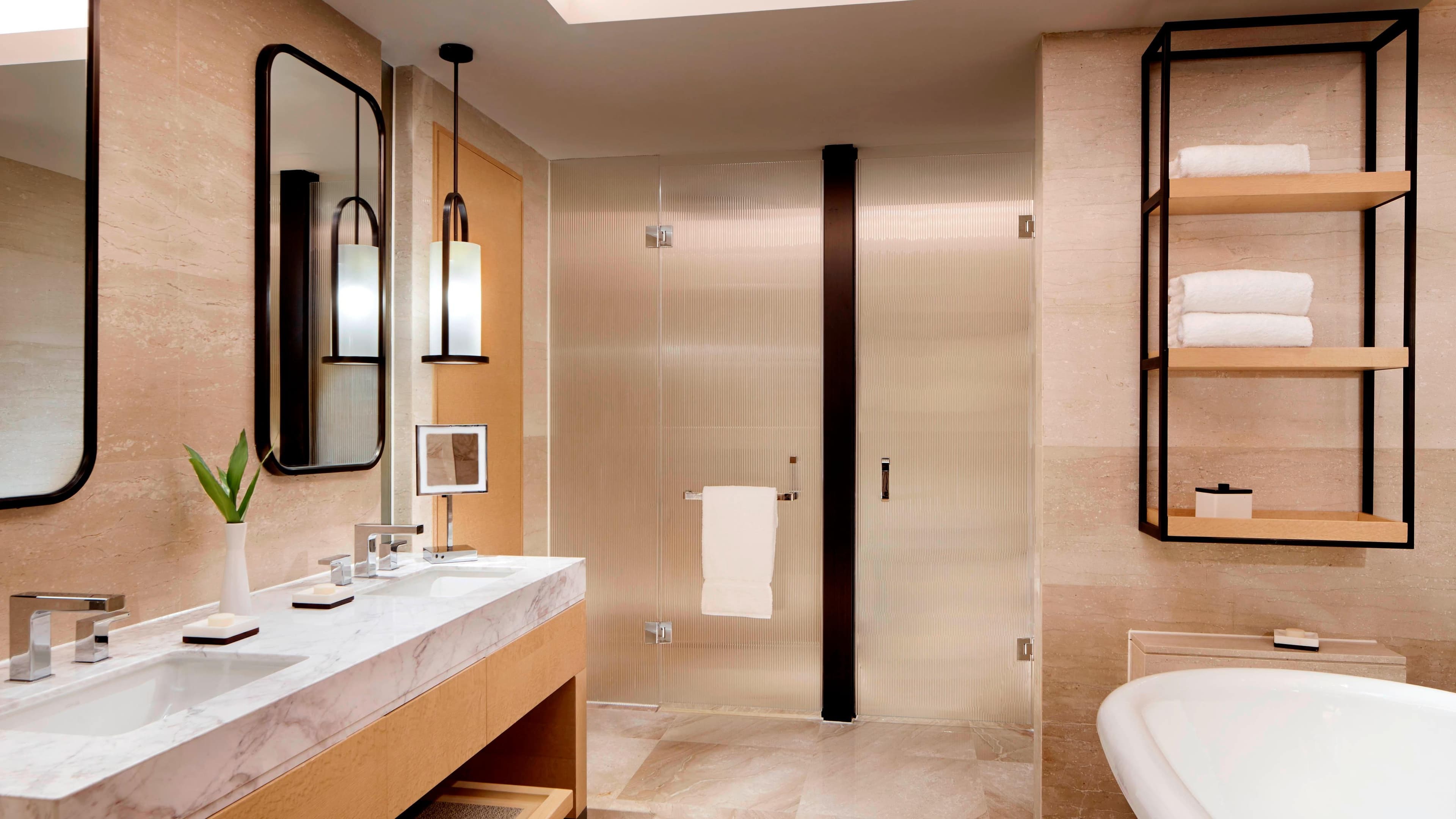 Deluxe Room - Image 4