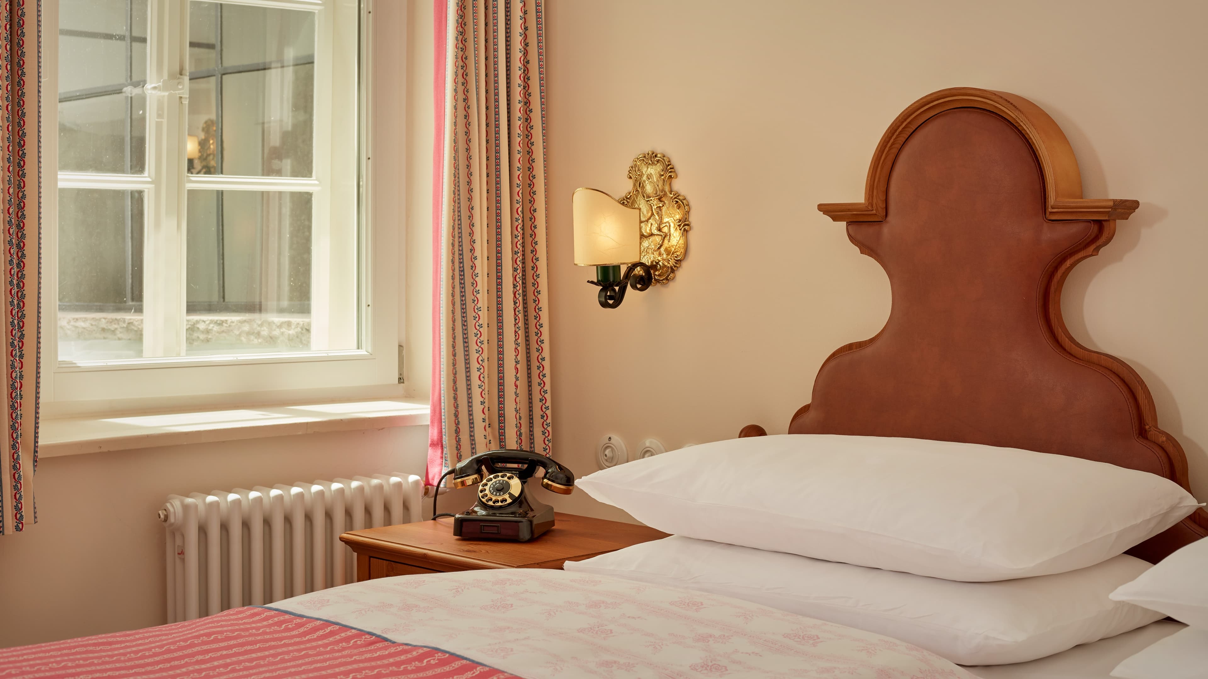 Deluxe Room - Image 2