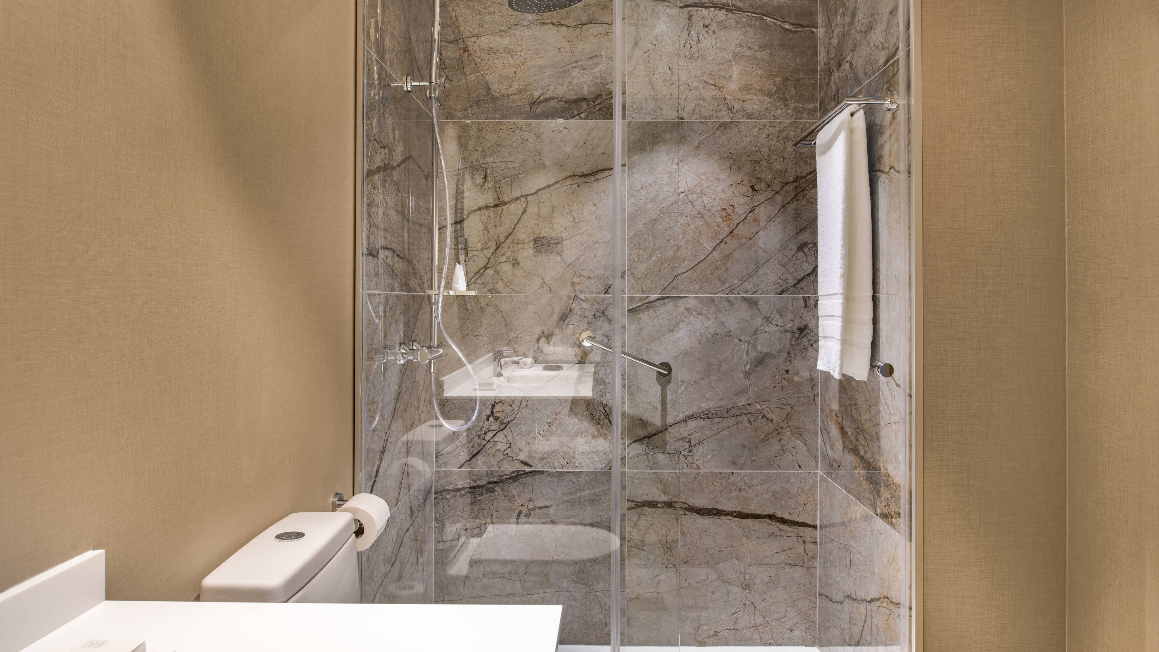 Standard Queen - Image 3