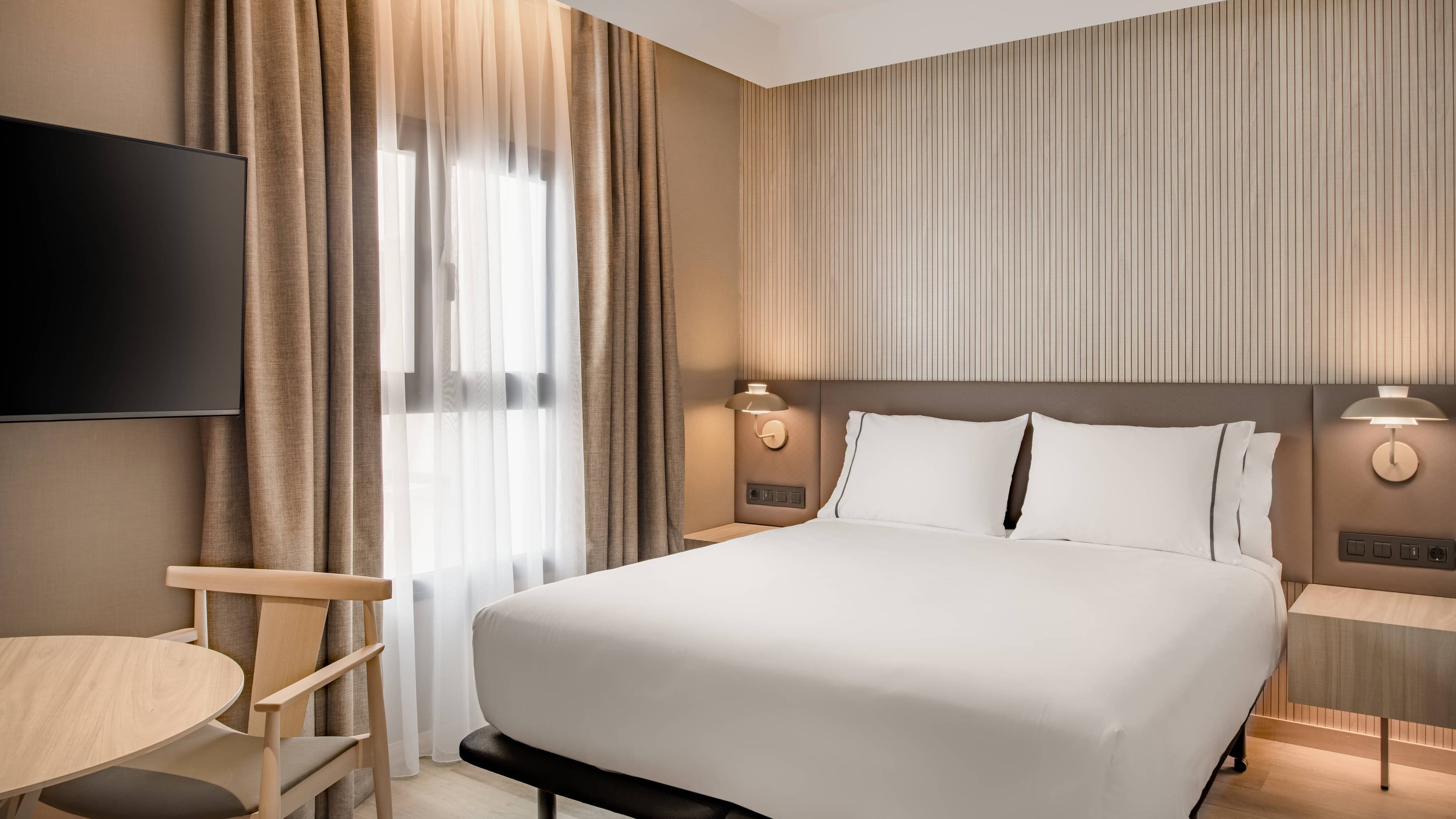 Standard Queen - Image 1