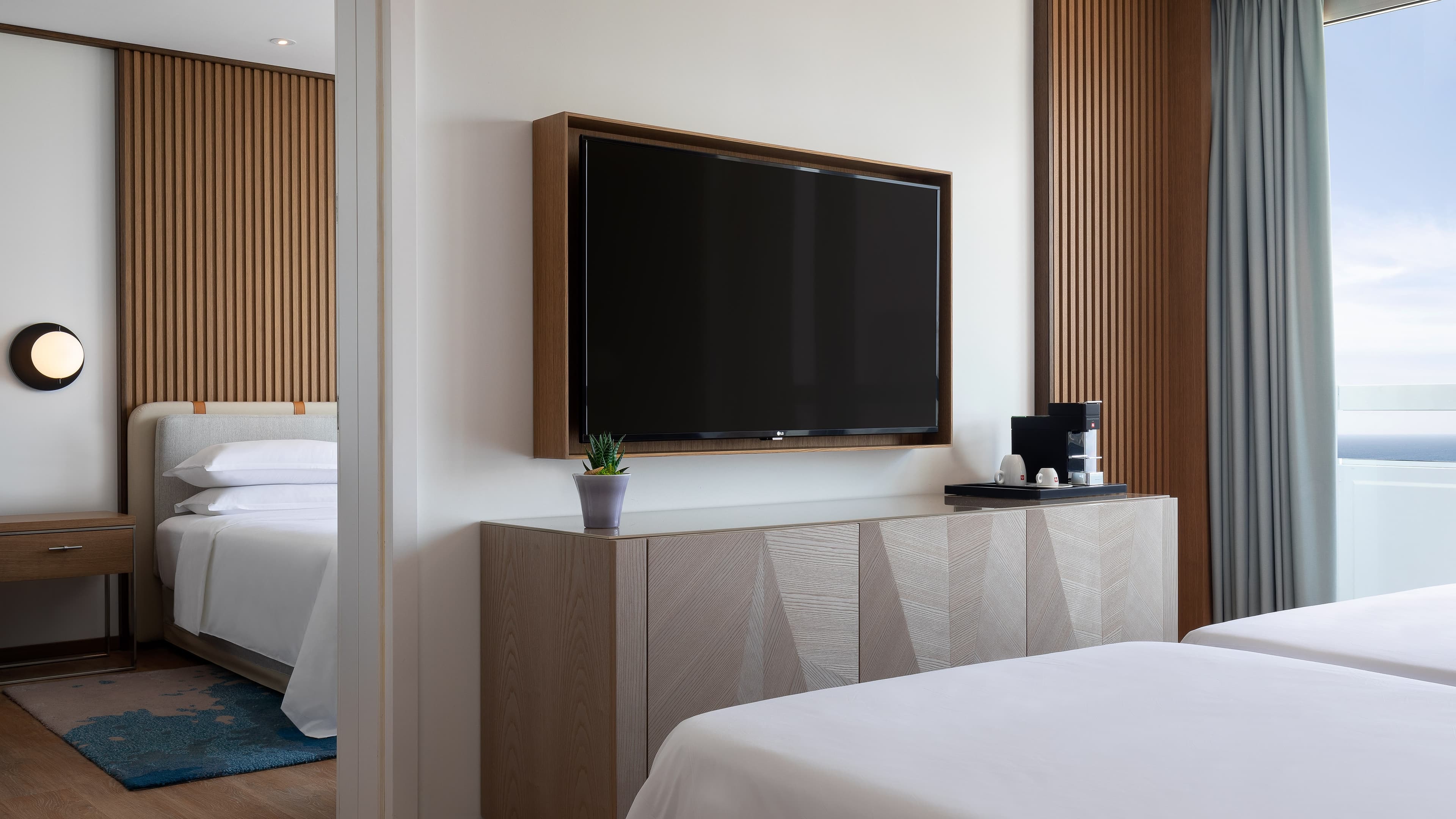 Deluxe Seaview Twin - Image 2