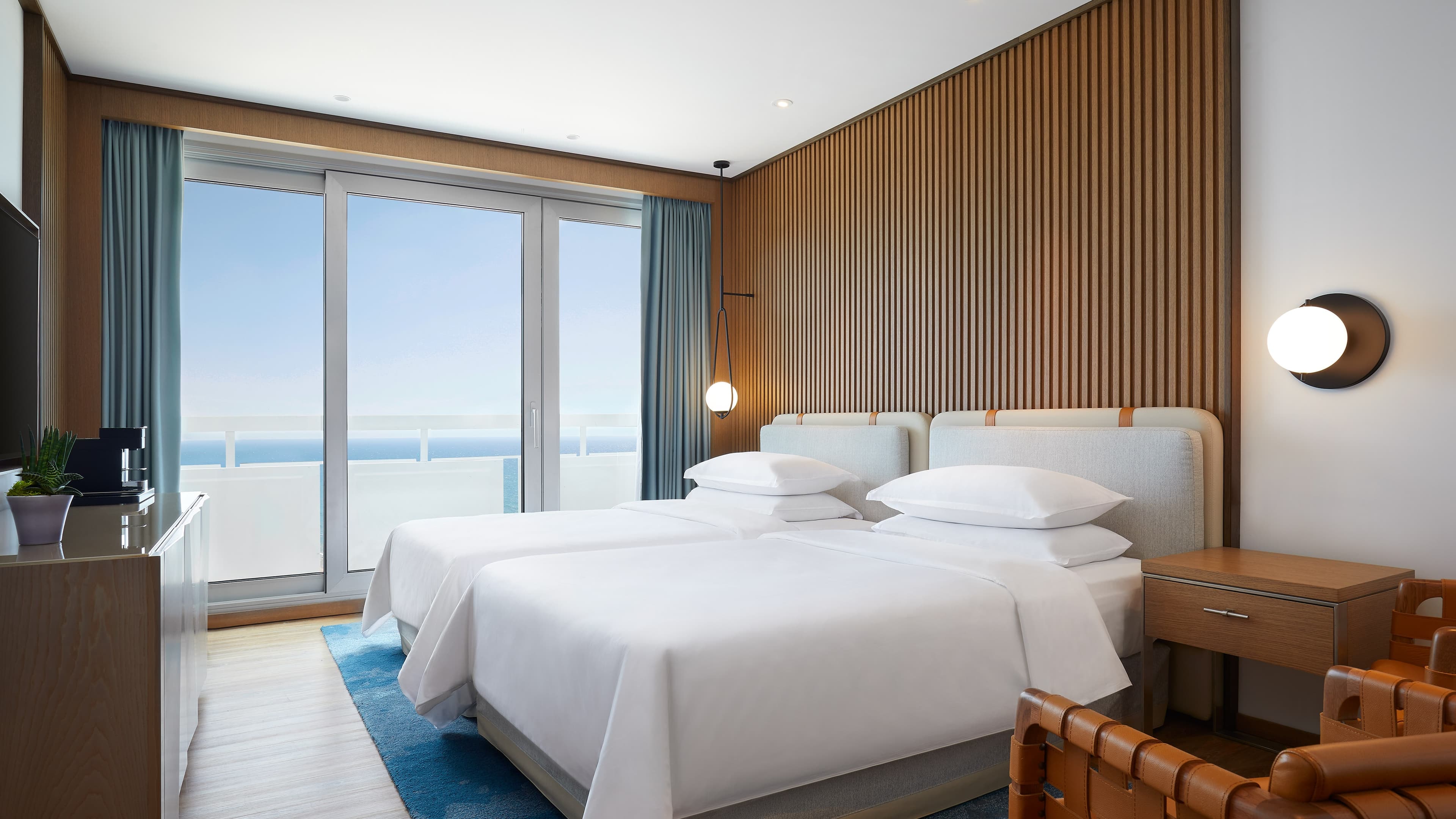 Deluxe Seaview Twin - Image 1