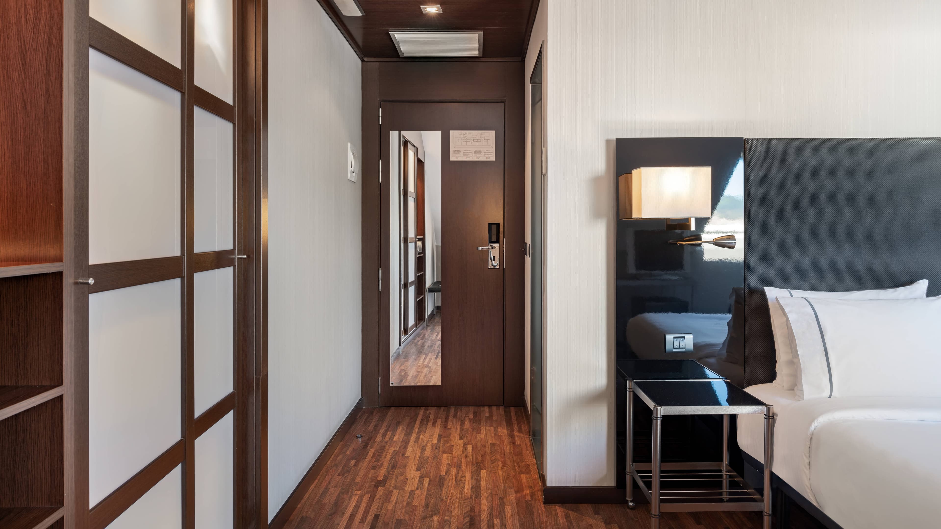 Standard Queen - Image 2