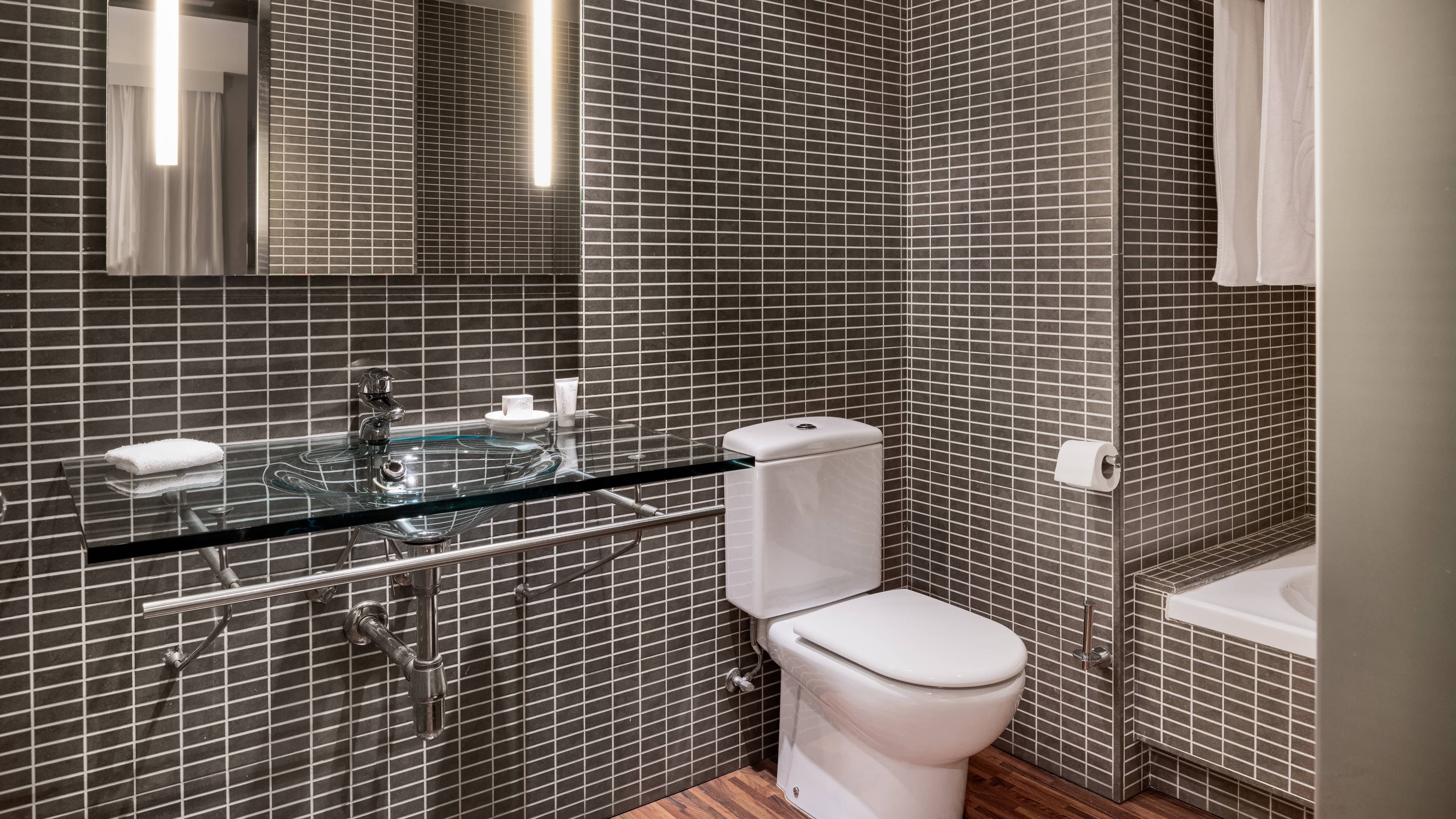 Standard Queen - Image 4