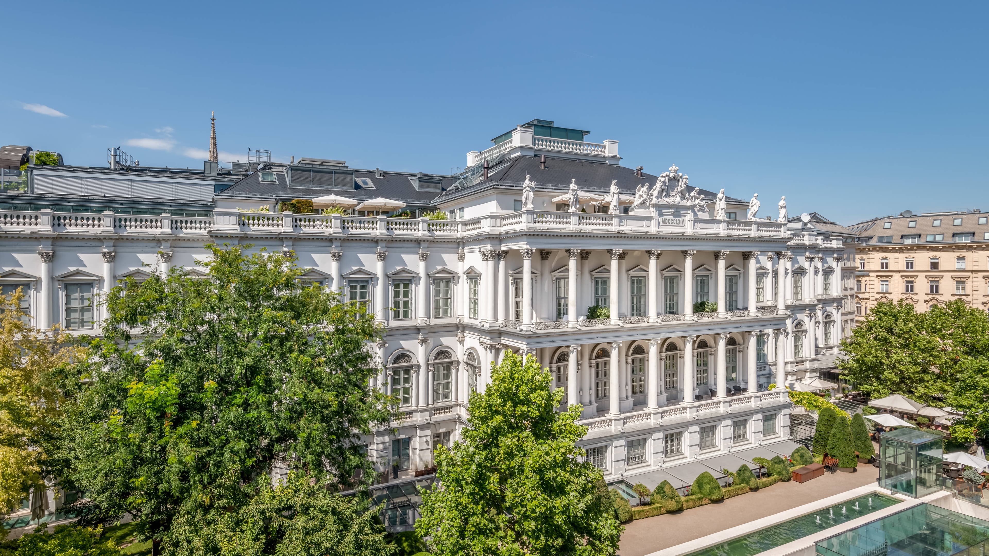 Deluxe Room - Image 5