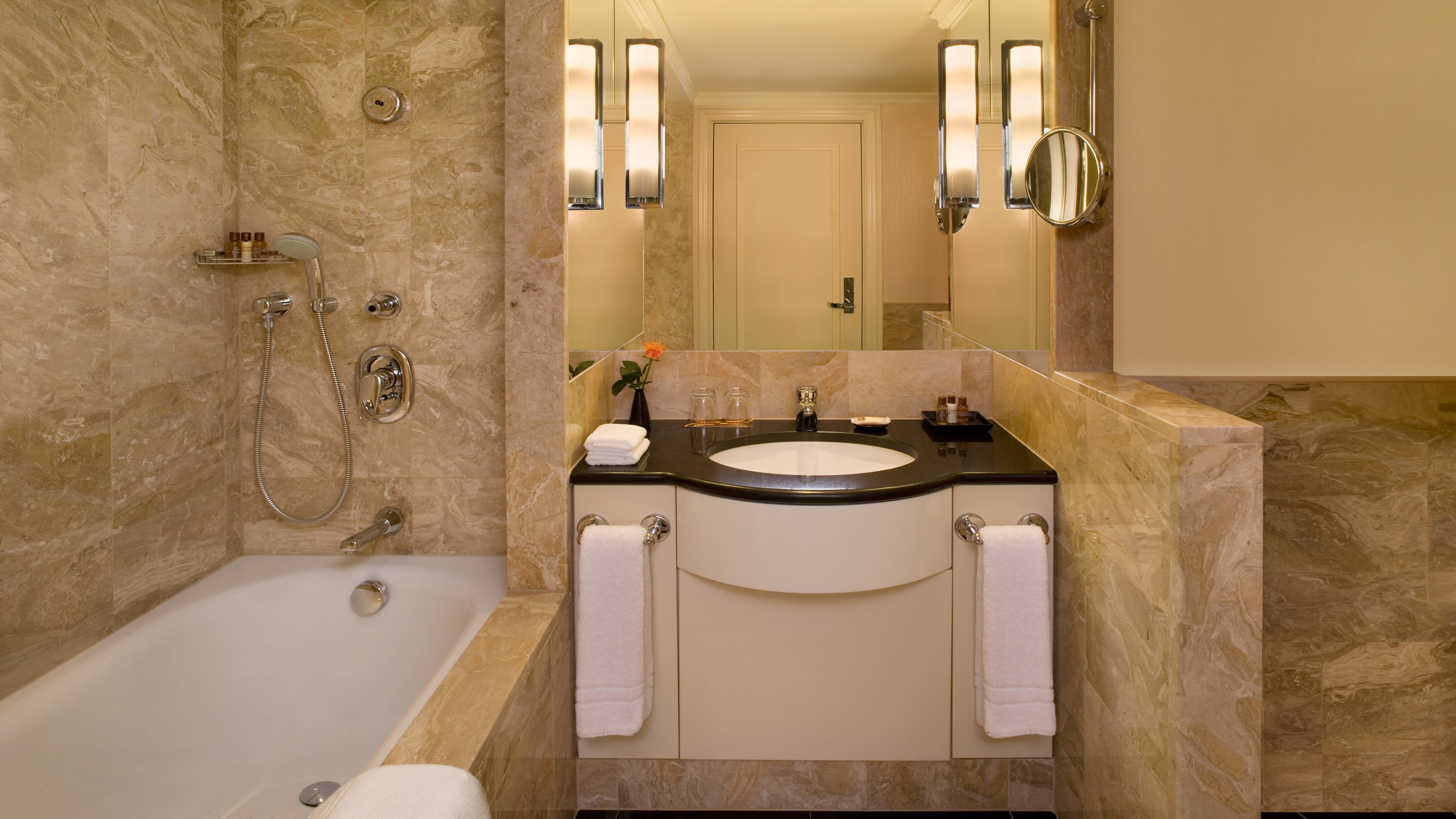 Deluxe Guest room - Image 5