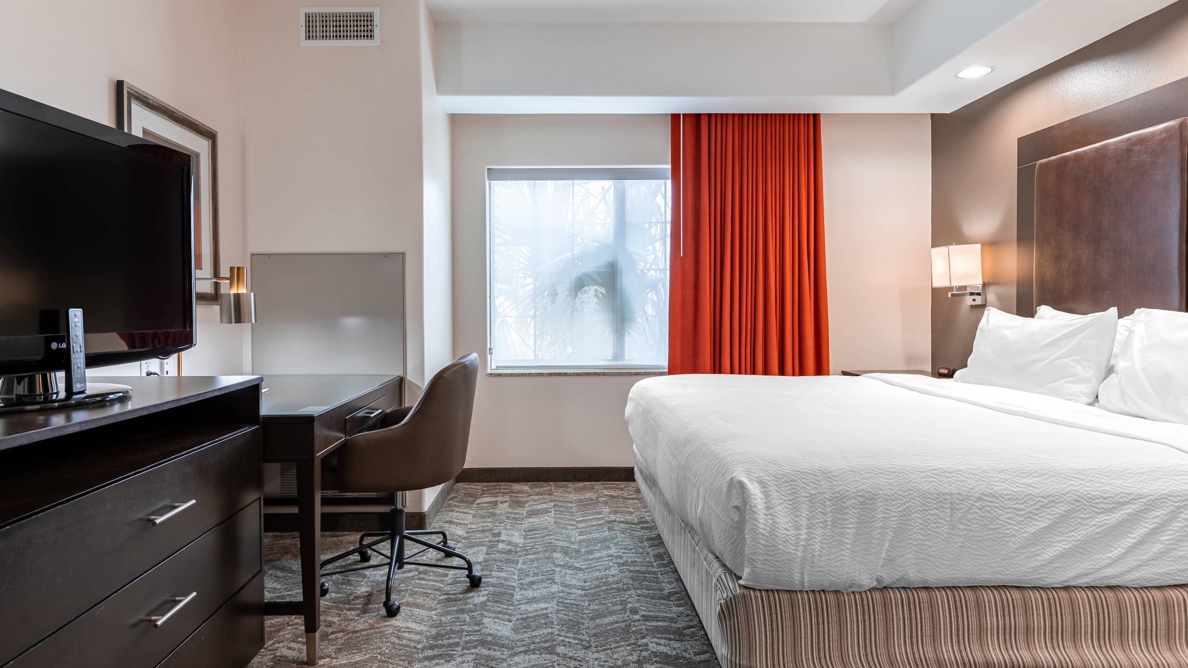 1 Bedroom Suite - Image 3