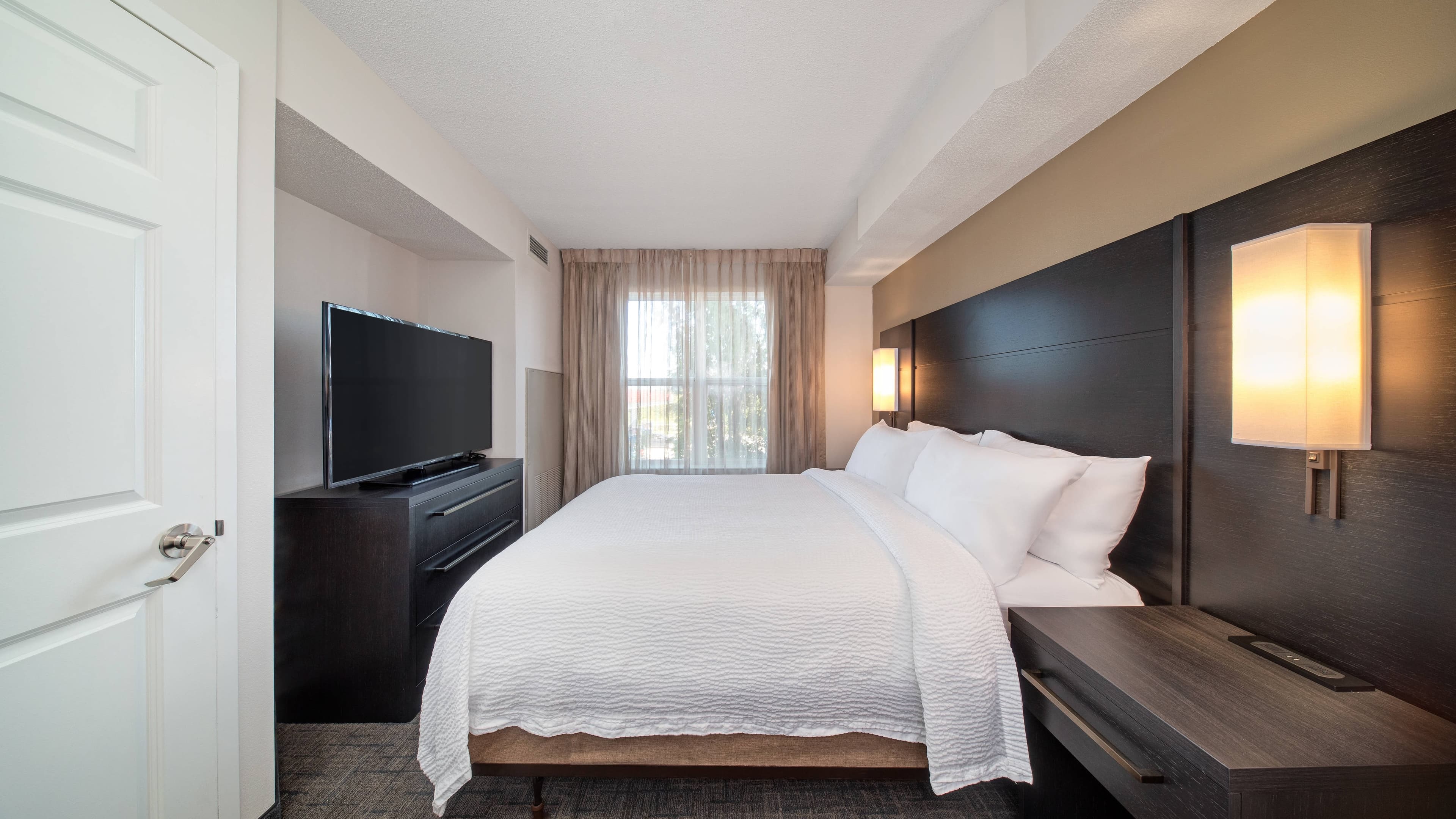 One Bedroom Suite - Image 4