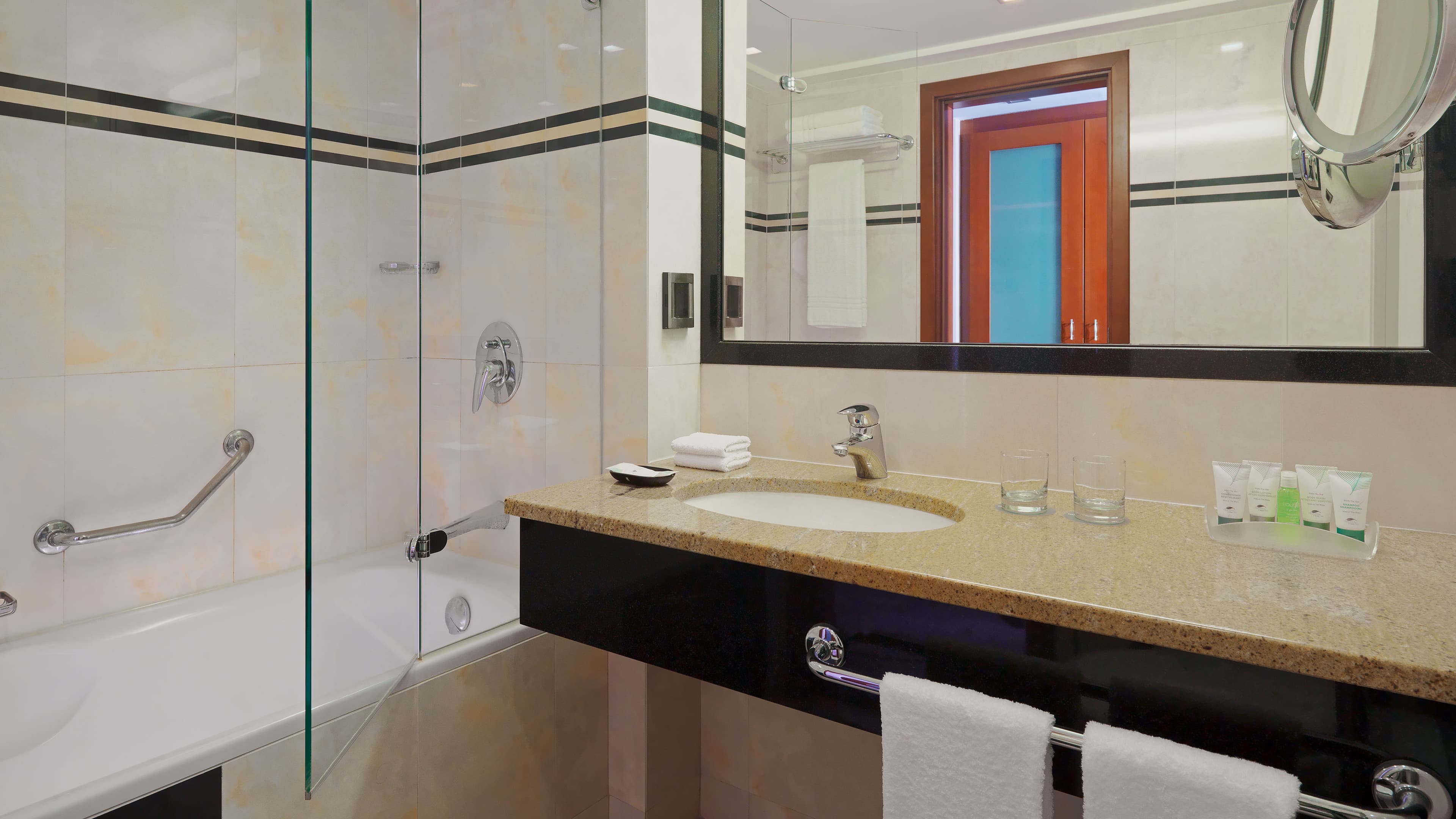 Deluxe Twin - Image 5