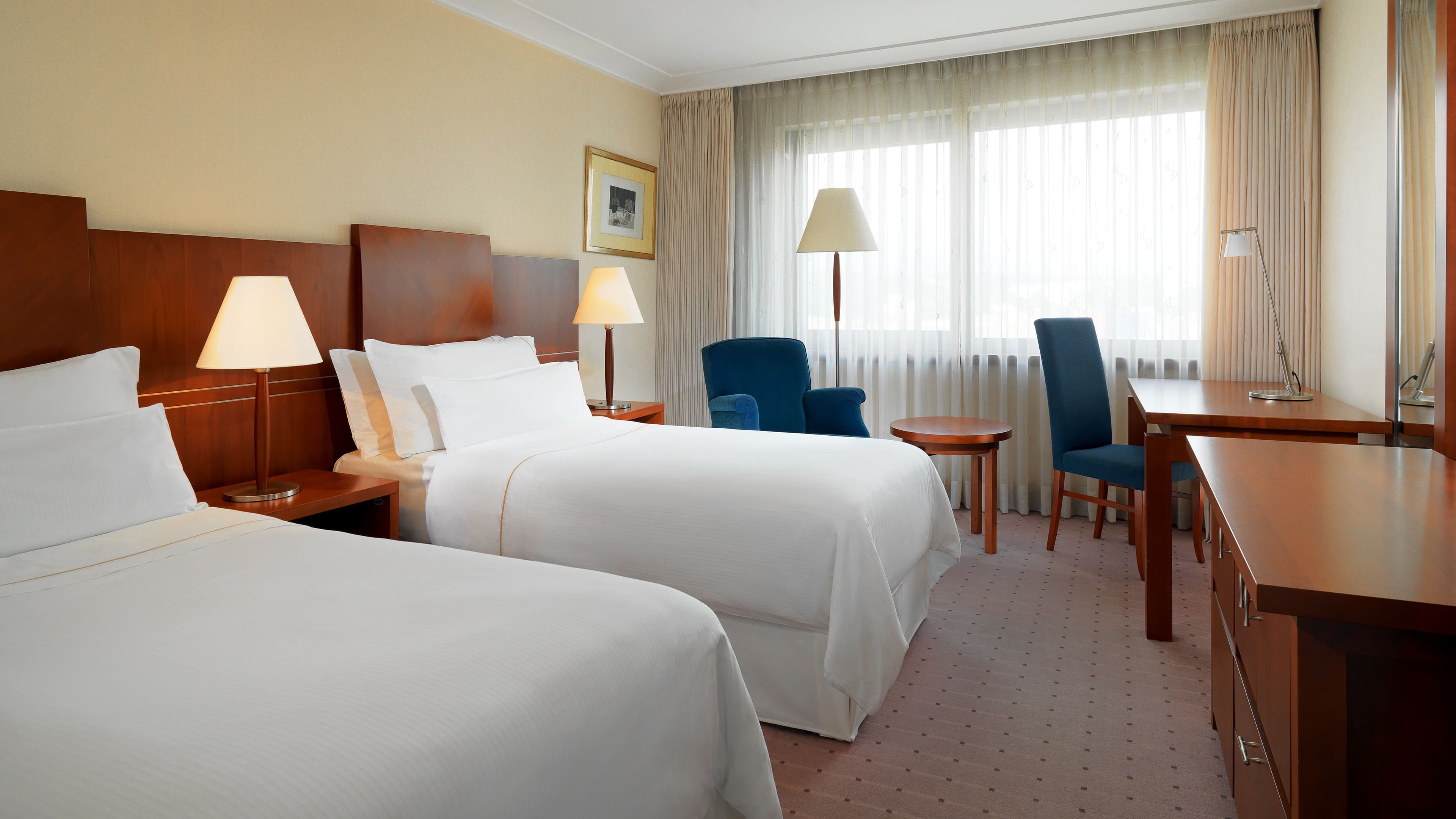 Deluxe Twin - Image 2