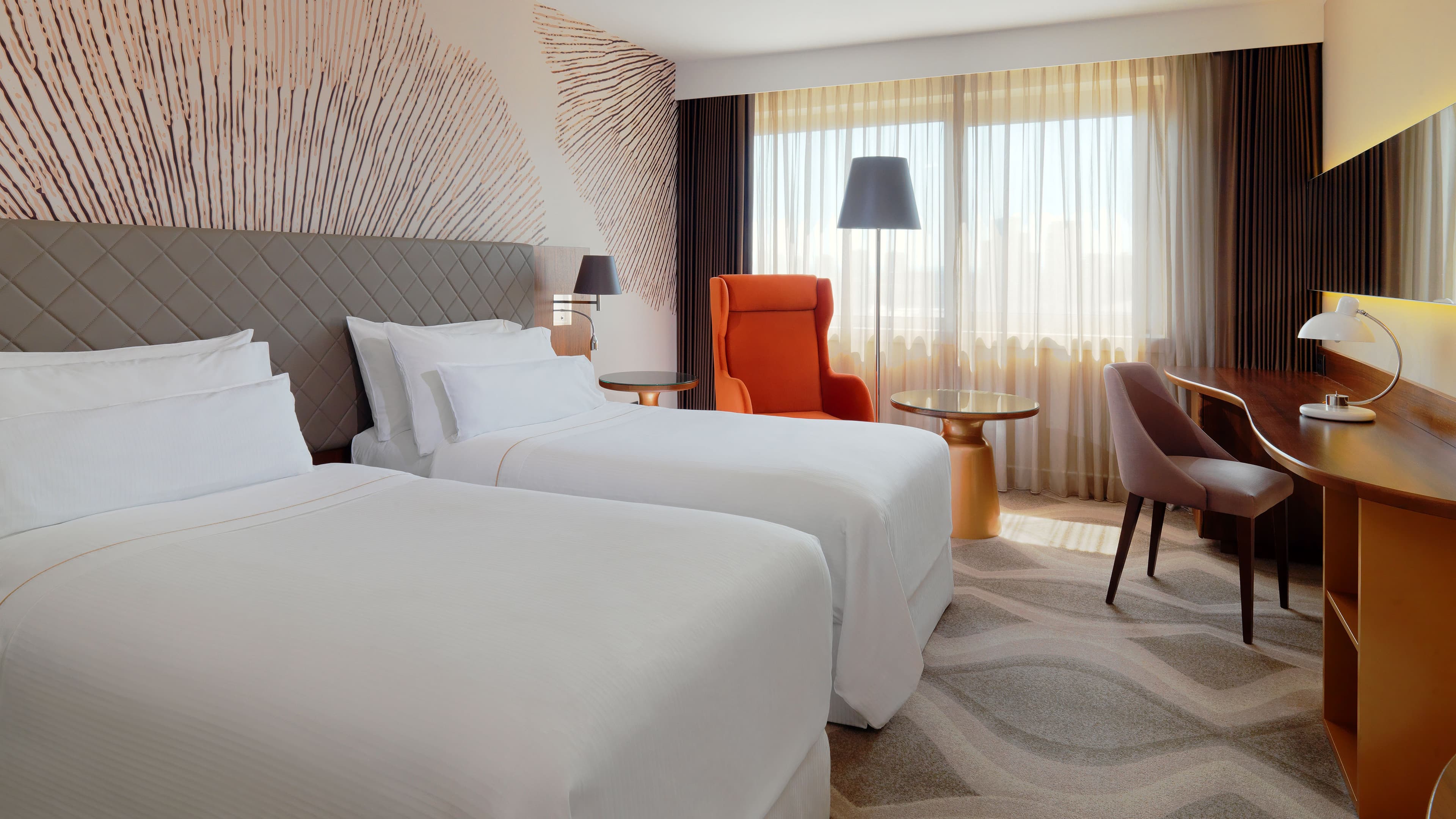 Deluxe Twin - Image 1