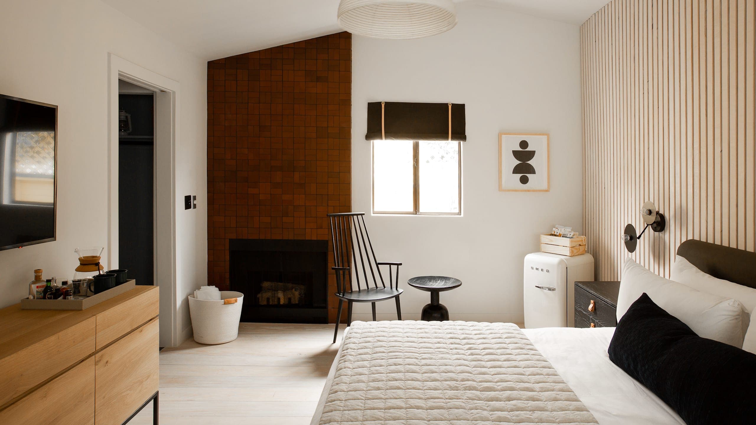 Deluxe King Room - Image 3